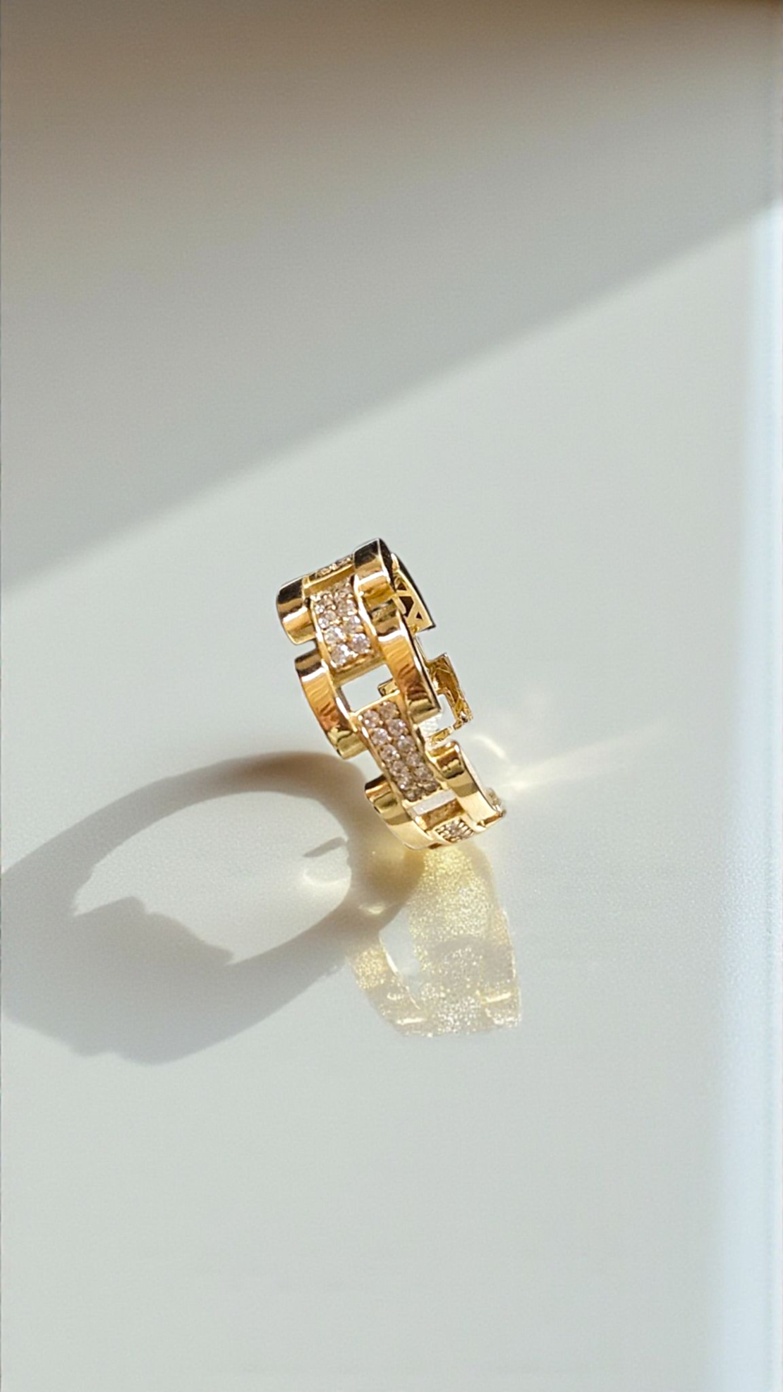 Златен дамски пръстен