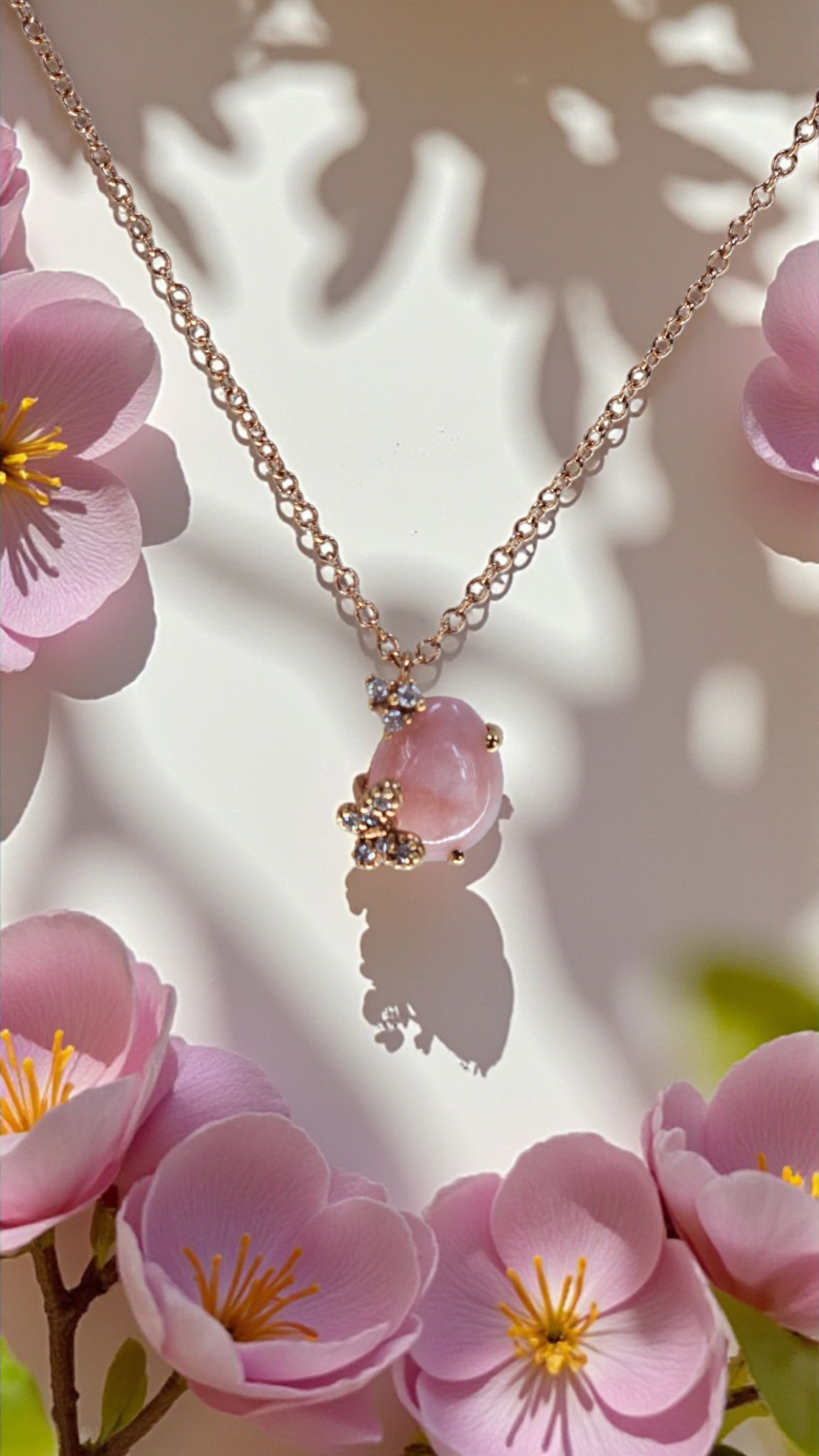 Дамско колие от розово злато и розов кварц
