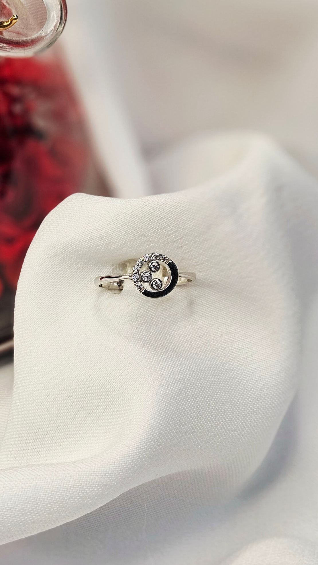 Златен пръстен от бяло злато с циркони Орбита