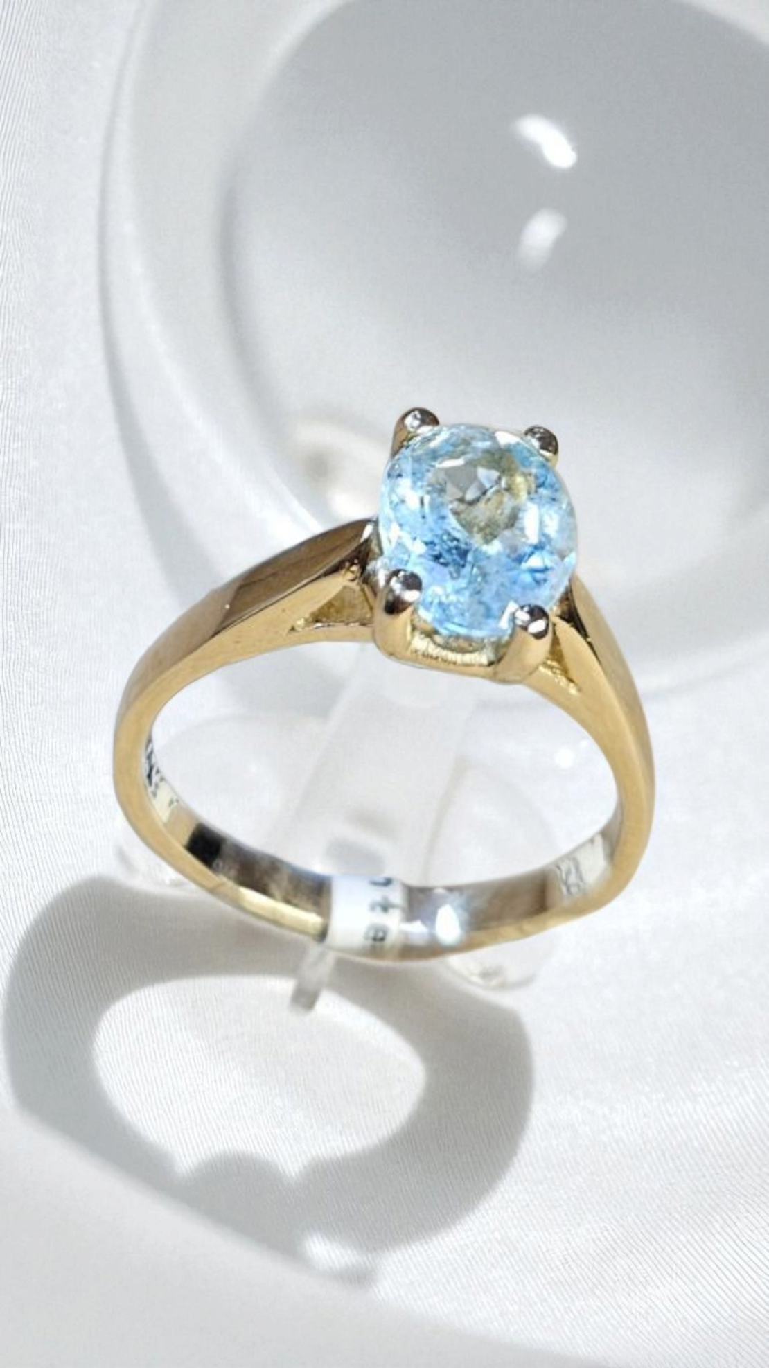 Златен пръстен с Аквамарин