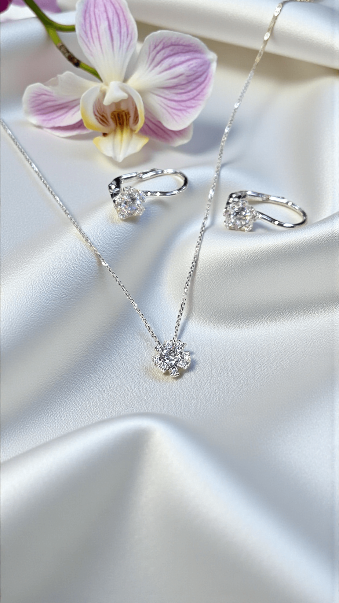 Златен комплект от бяло злато с циркони