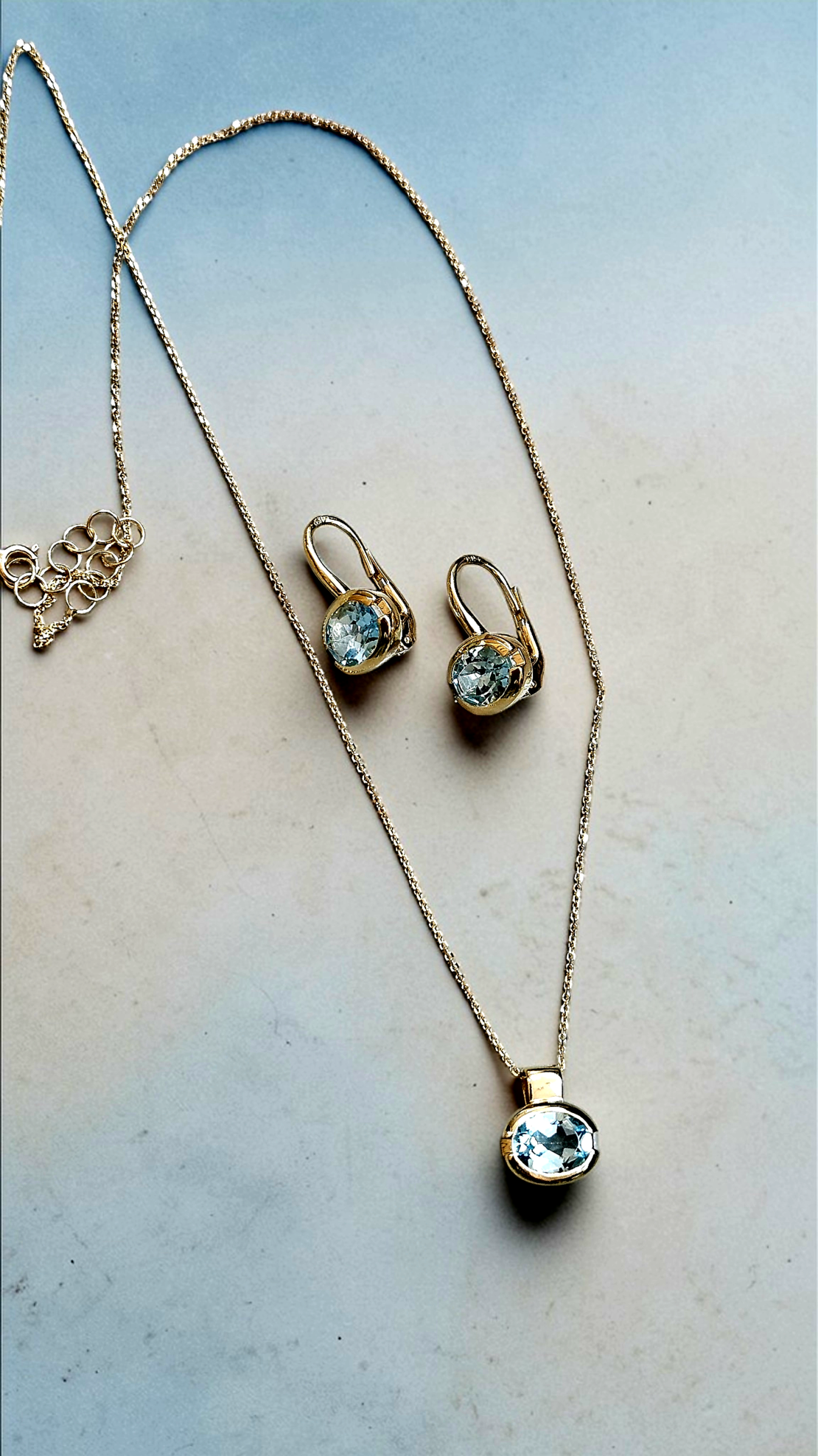 Колие и обеци 