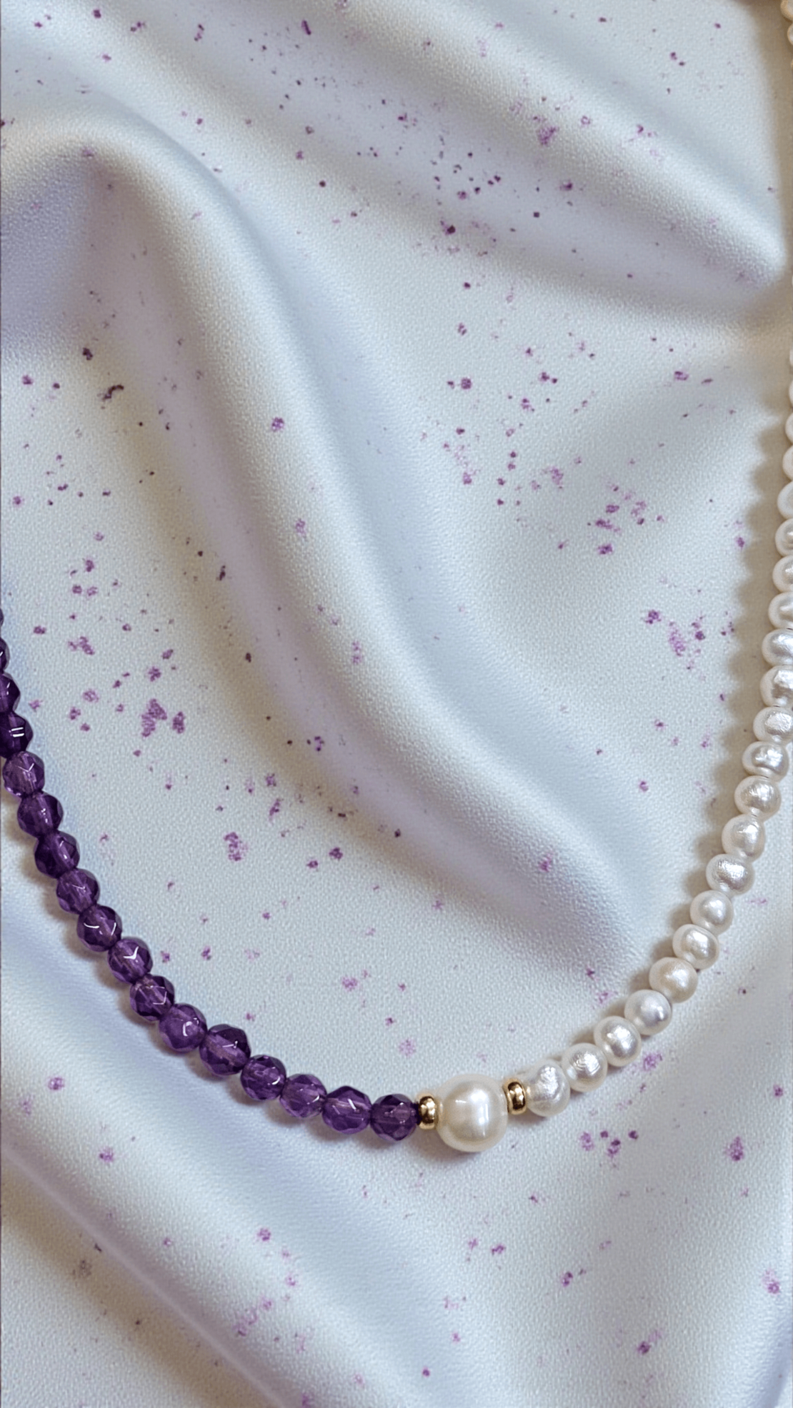 Колие Gumon с естествени перли, естесвен аметист и златни елементи