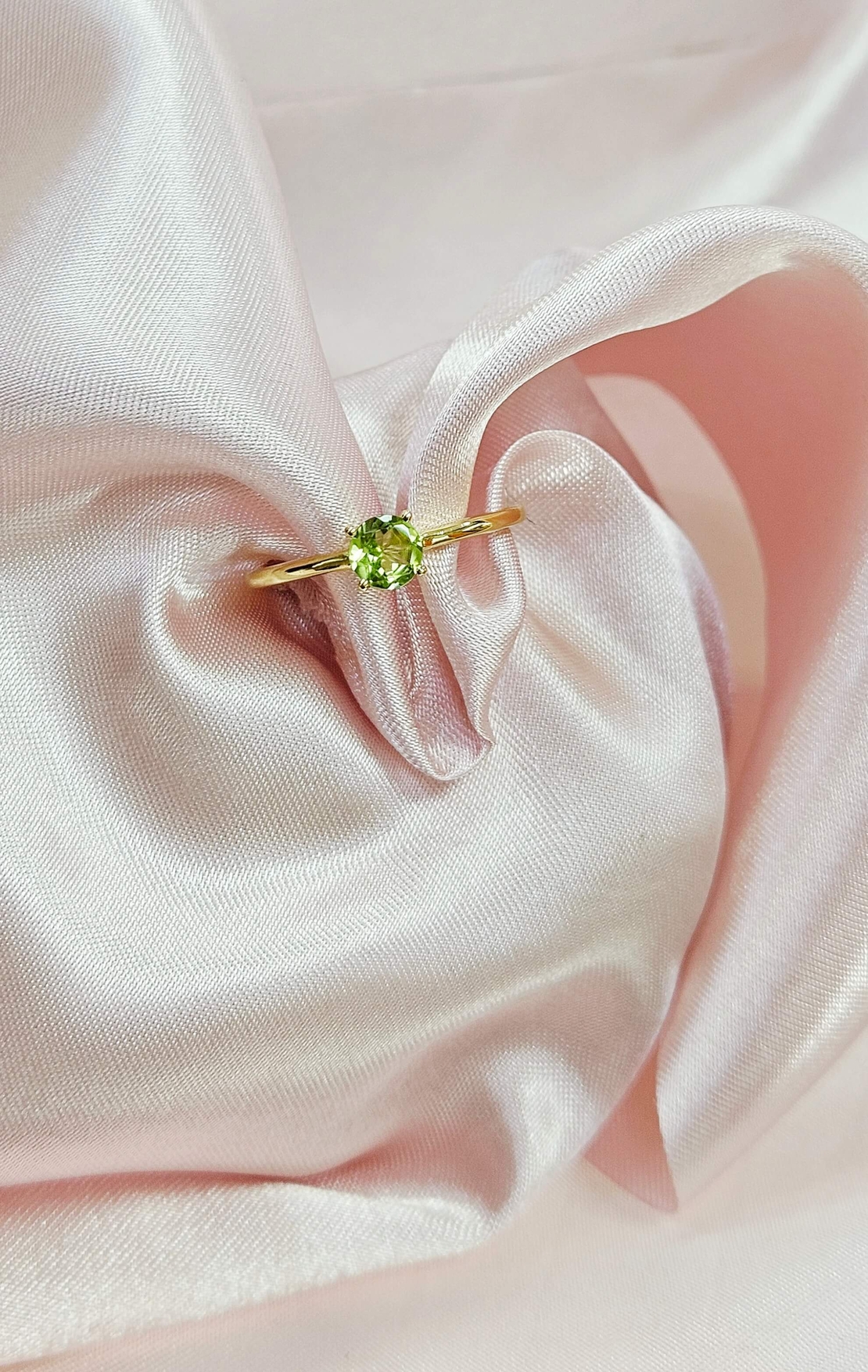 Златен пръстен от 18К злато с Перидот Gumon