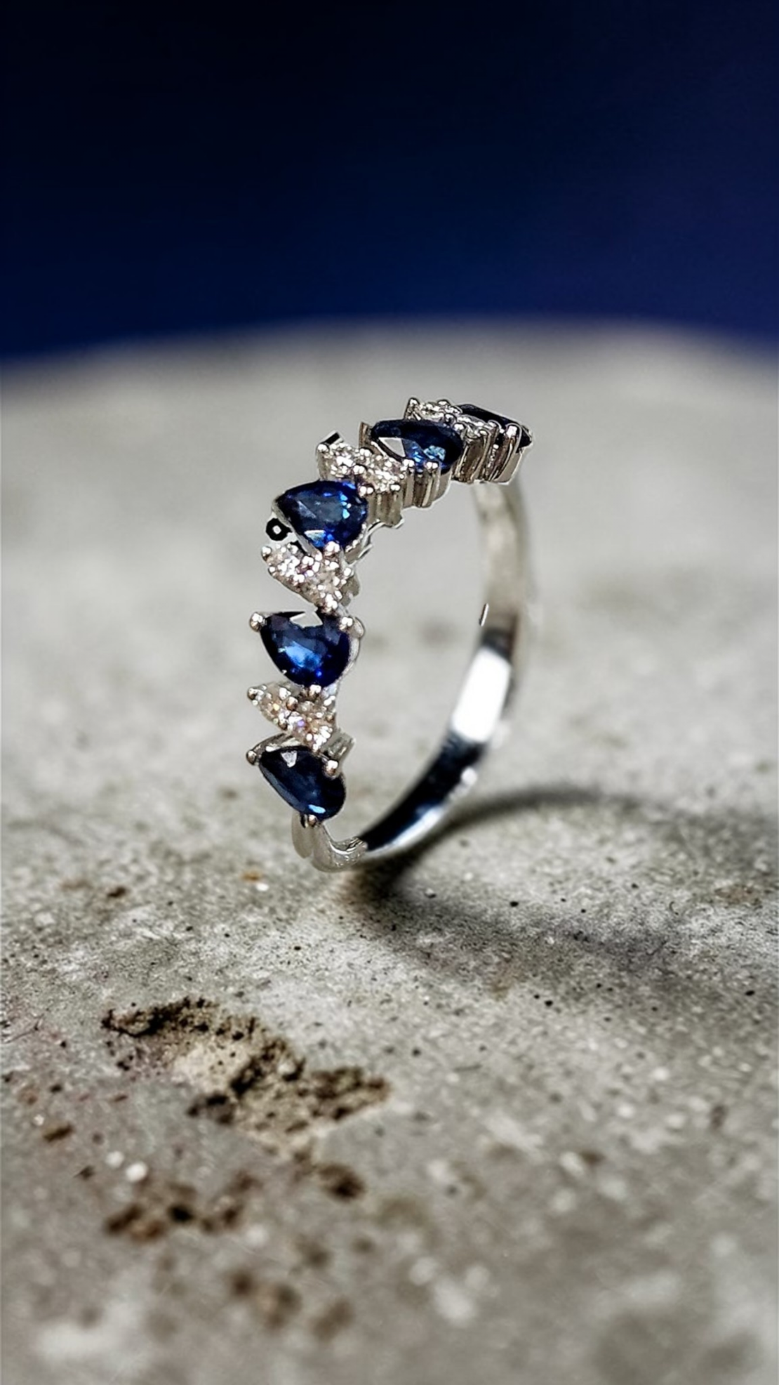 Златен пръстен със сапфири и диамантиСиня Елегантност I GIOIELLI DEL SOLE