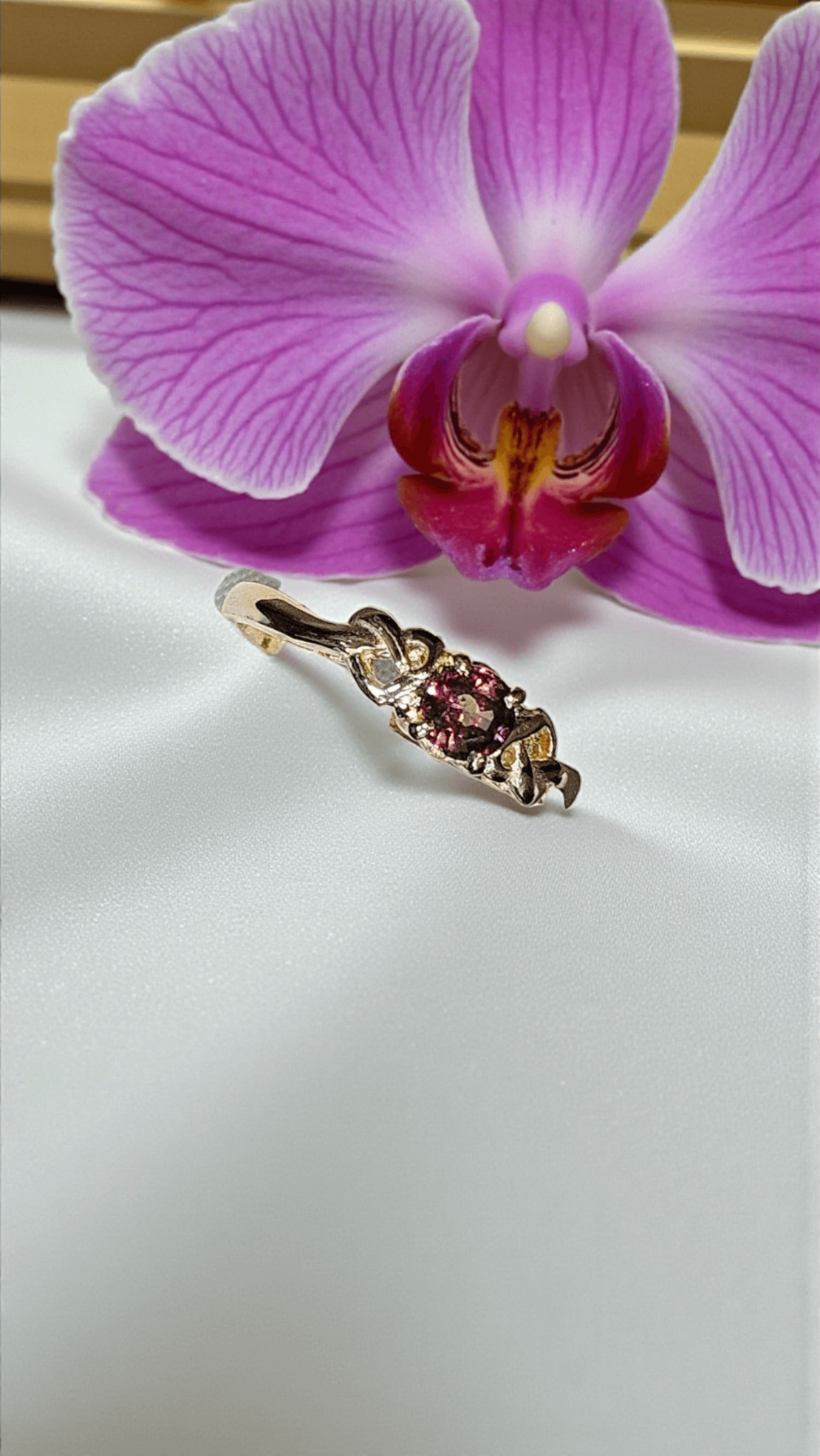 Златен пръстен Unheated Pink Purple Sapphire