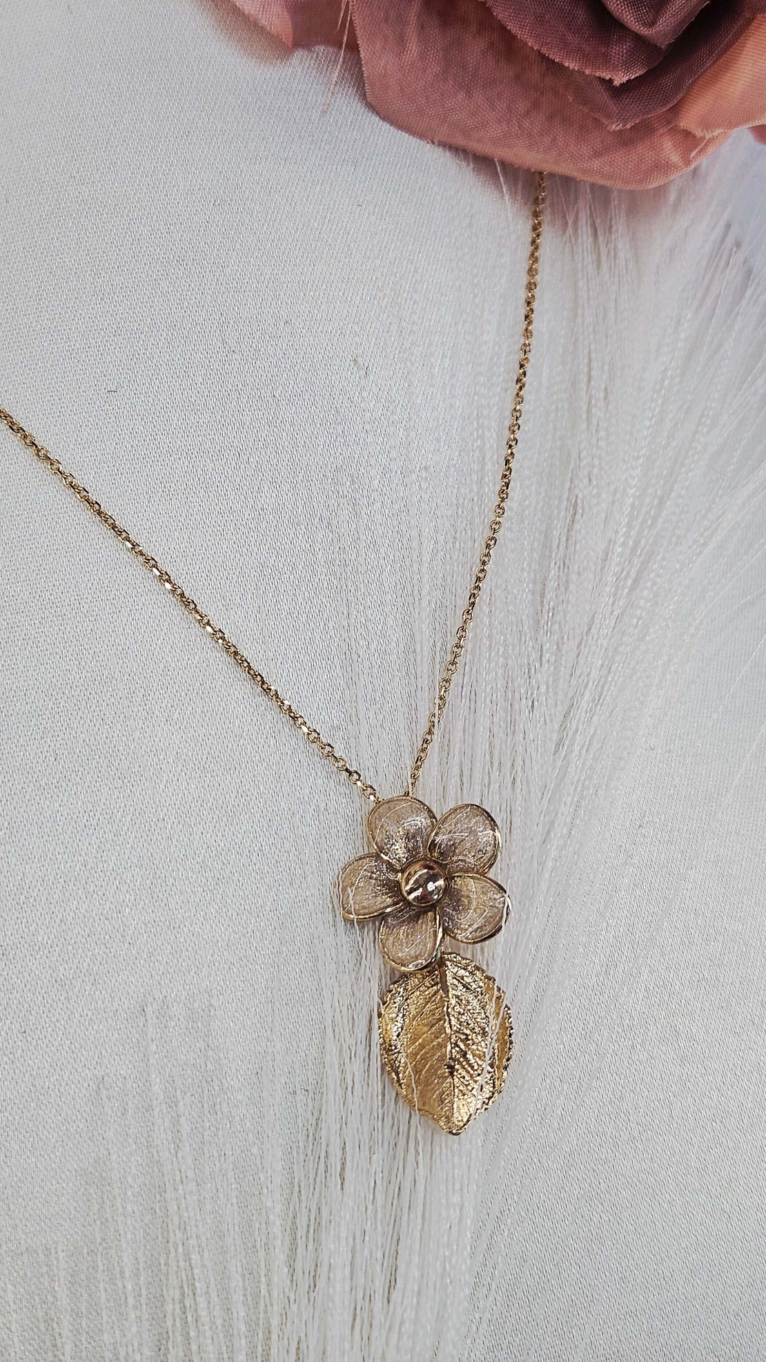 Златно колие  