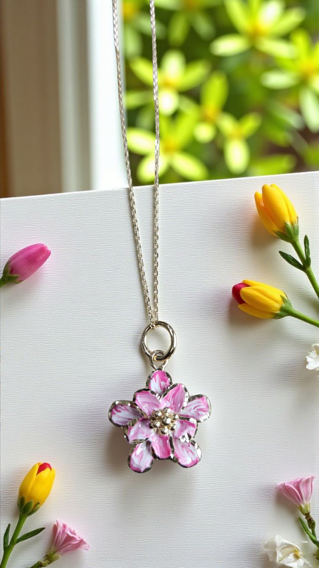 Златен медальон 