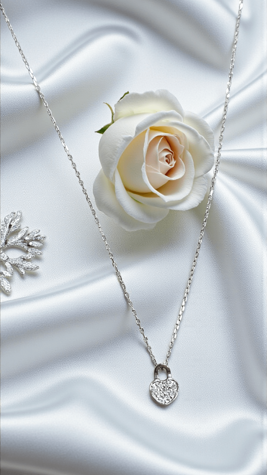 Златно  колие от 18К бяло злато и диаманти I Gioielli del Sole