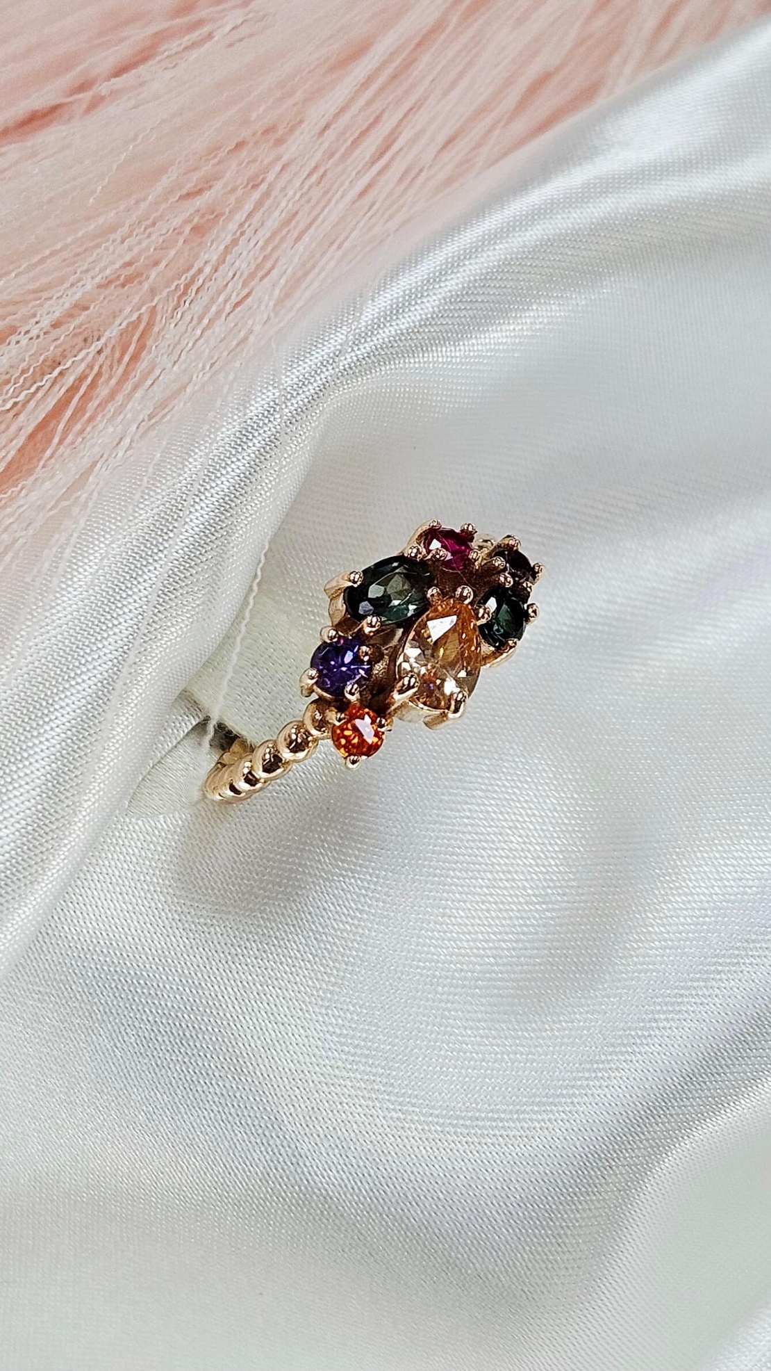 Златен пръстен от розово злато и цветни циркони