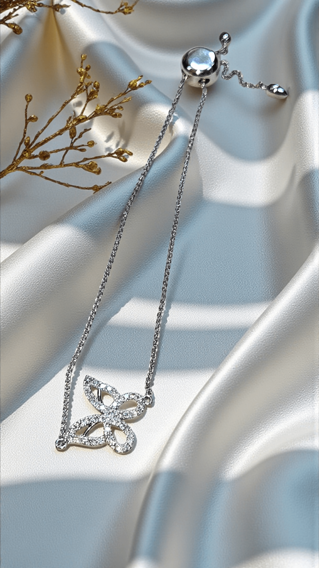 Златна гривна  с  диаманти 