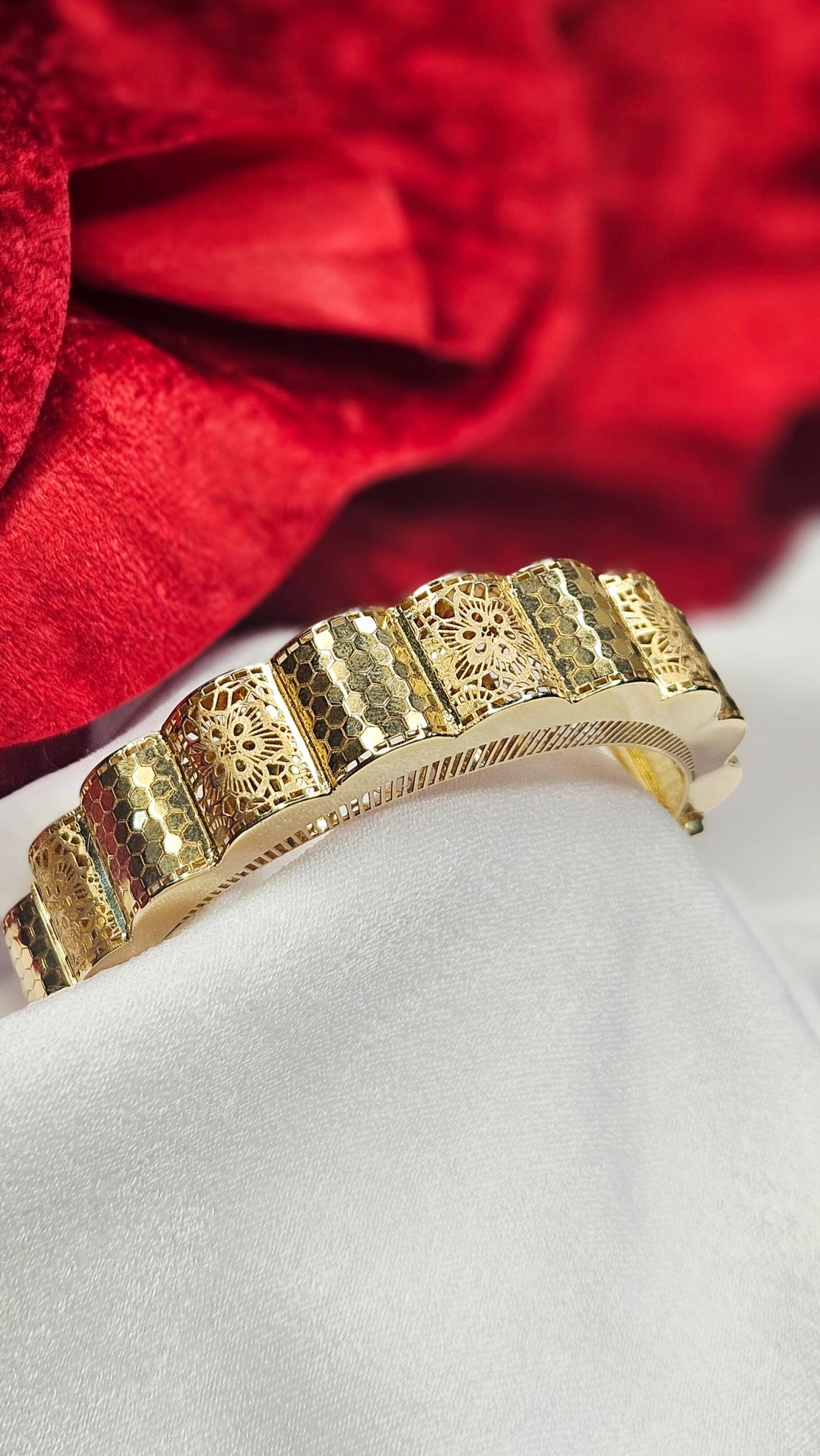 Твърда Гривна Фино Майсторство