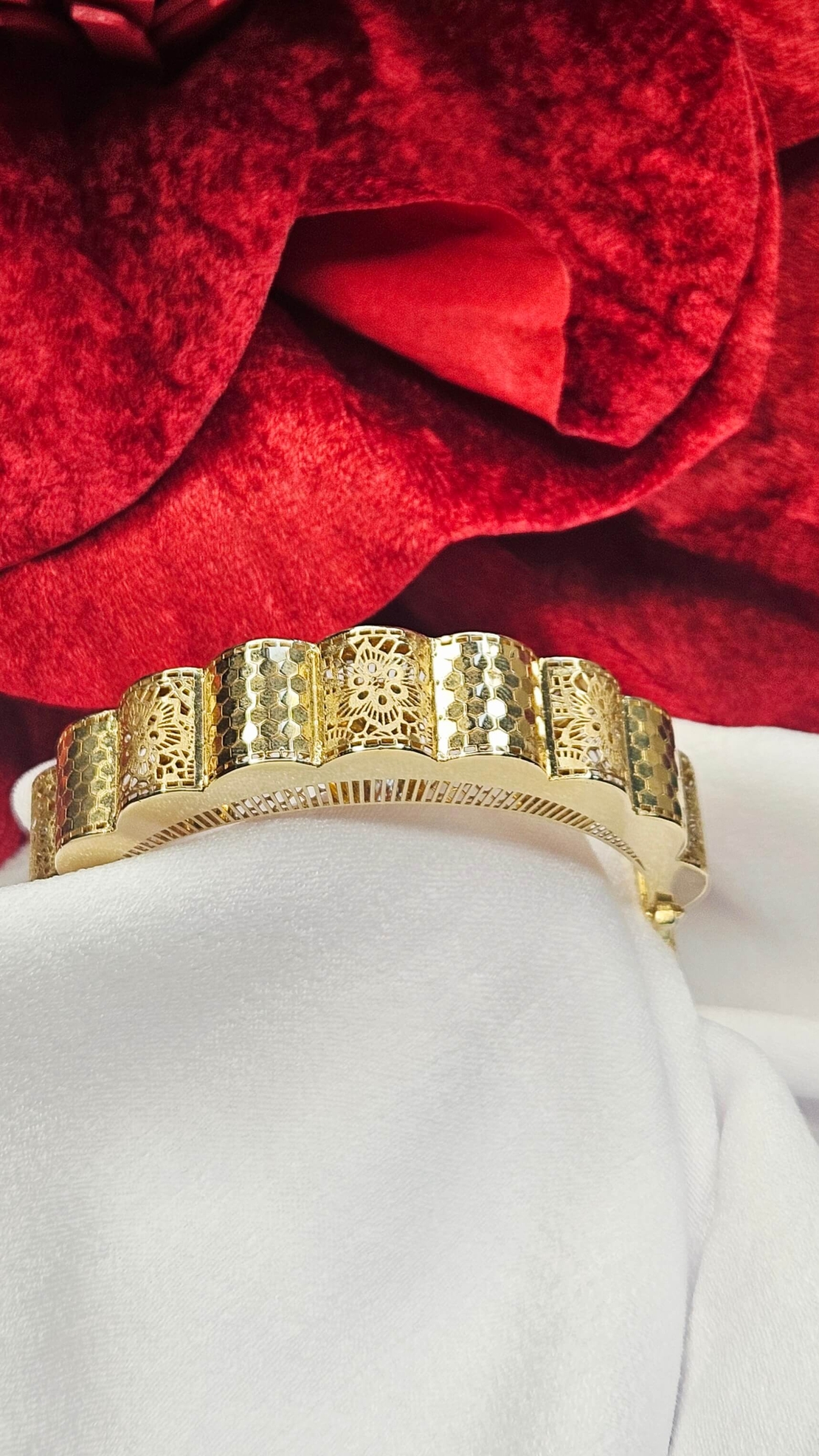 Твърда Гривна Фино Майсторство