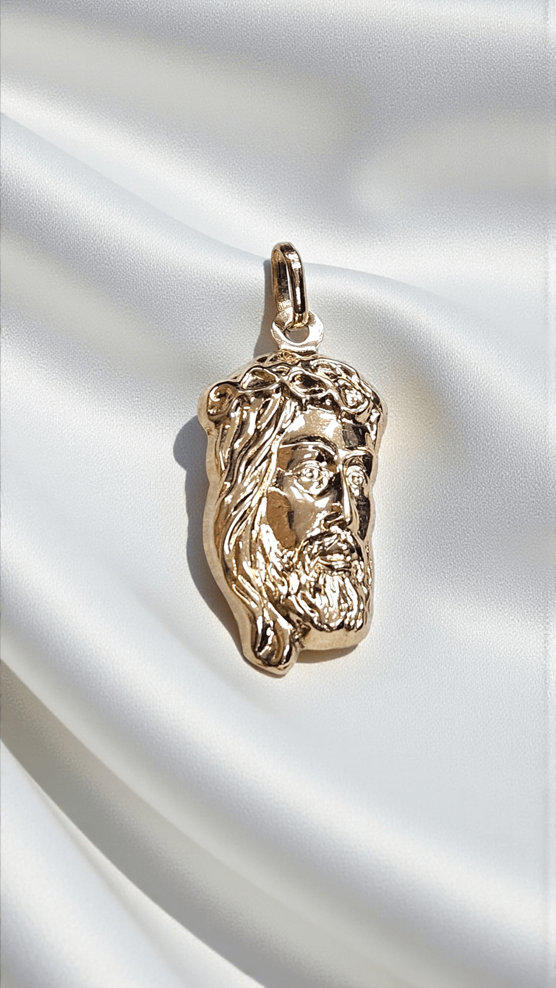 Златен медальон 