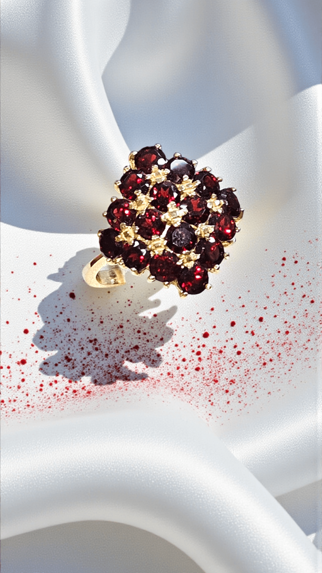 Златен пръстен с Гранати