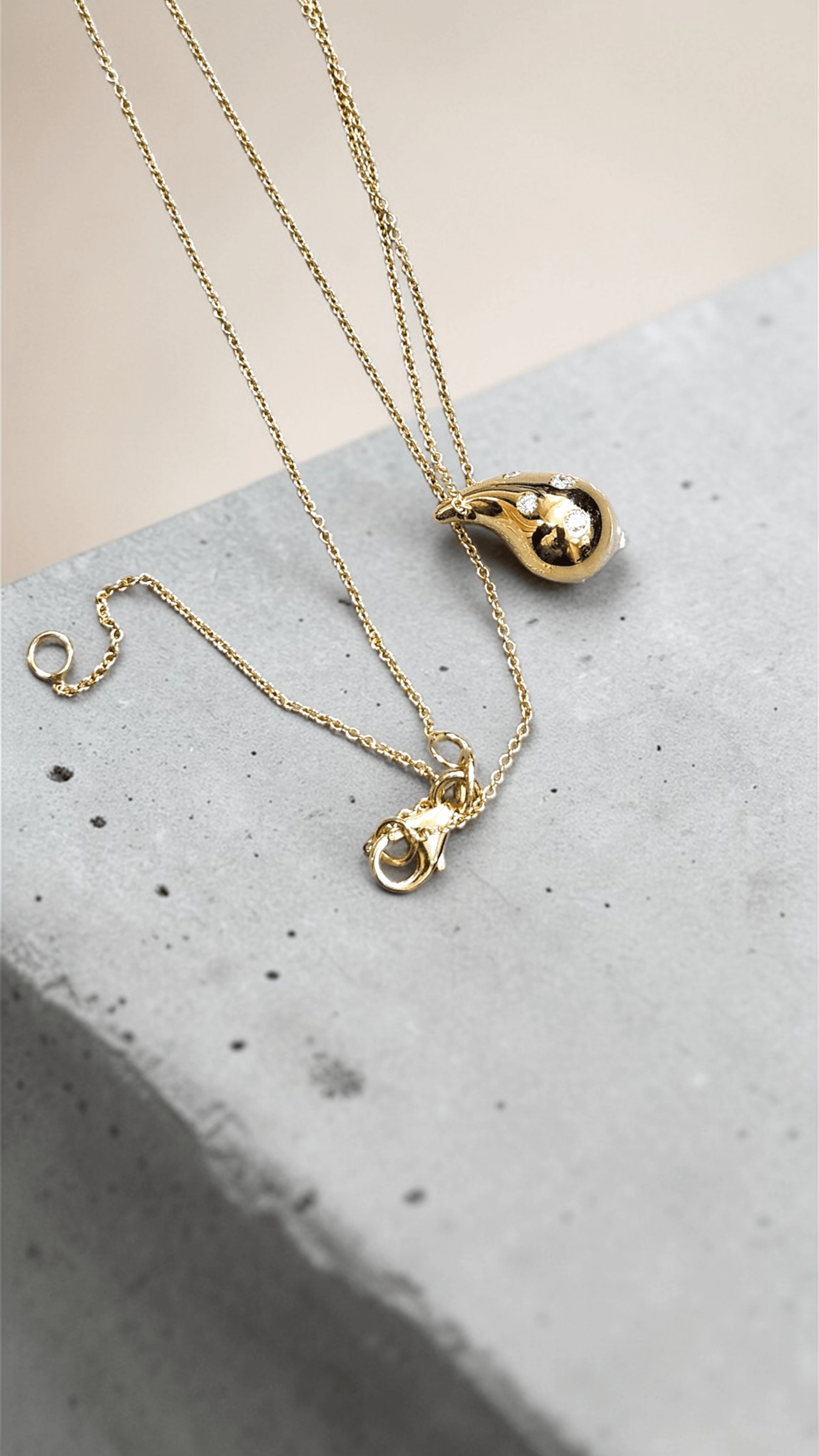 Златно колие с диаманти 