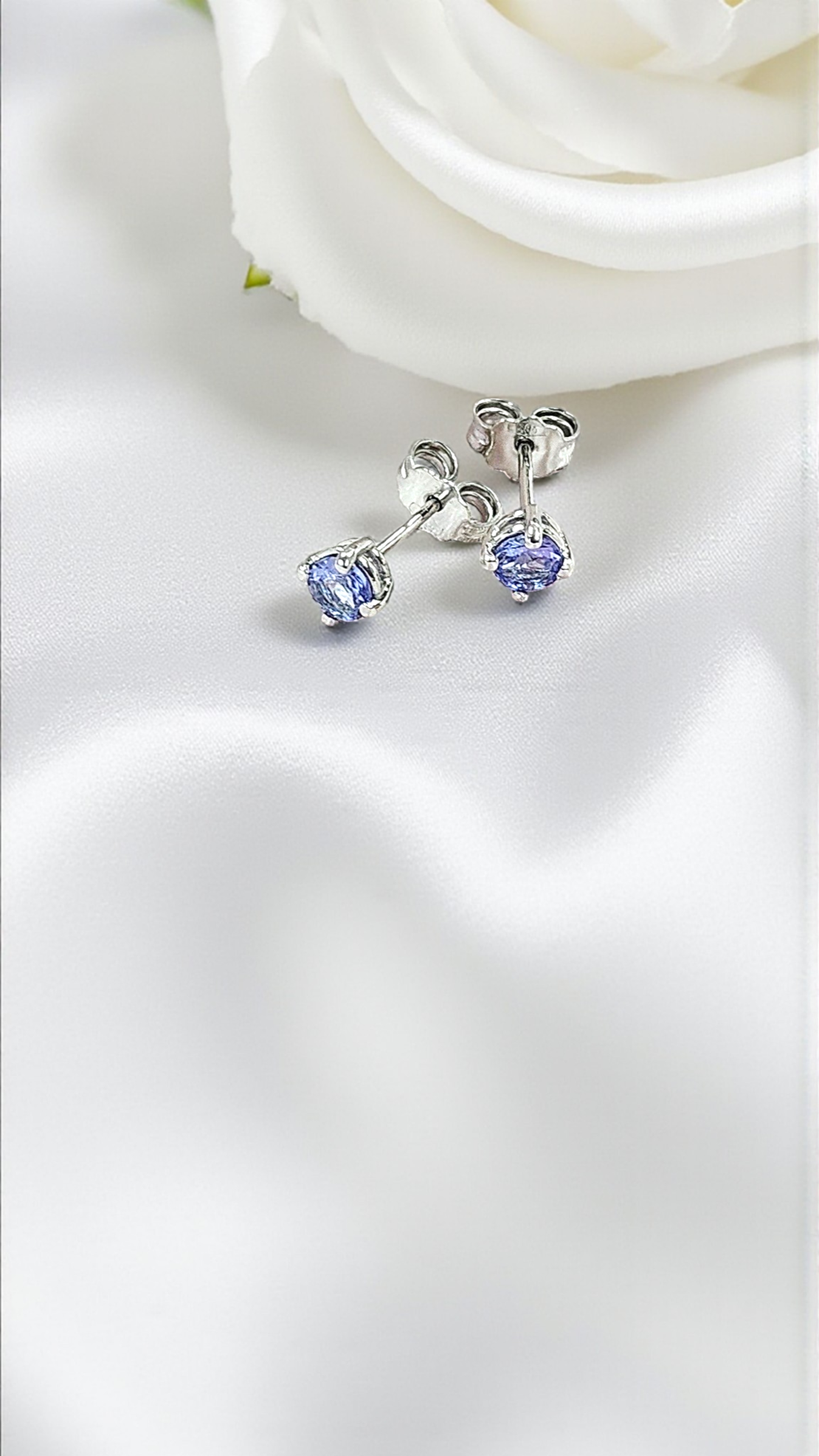 Комплект обеци и колие от бяло злато с Танзанит