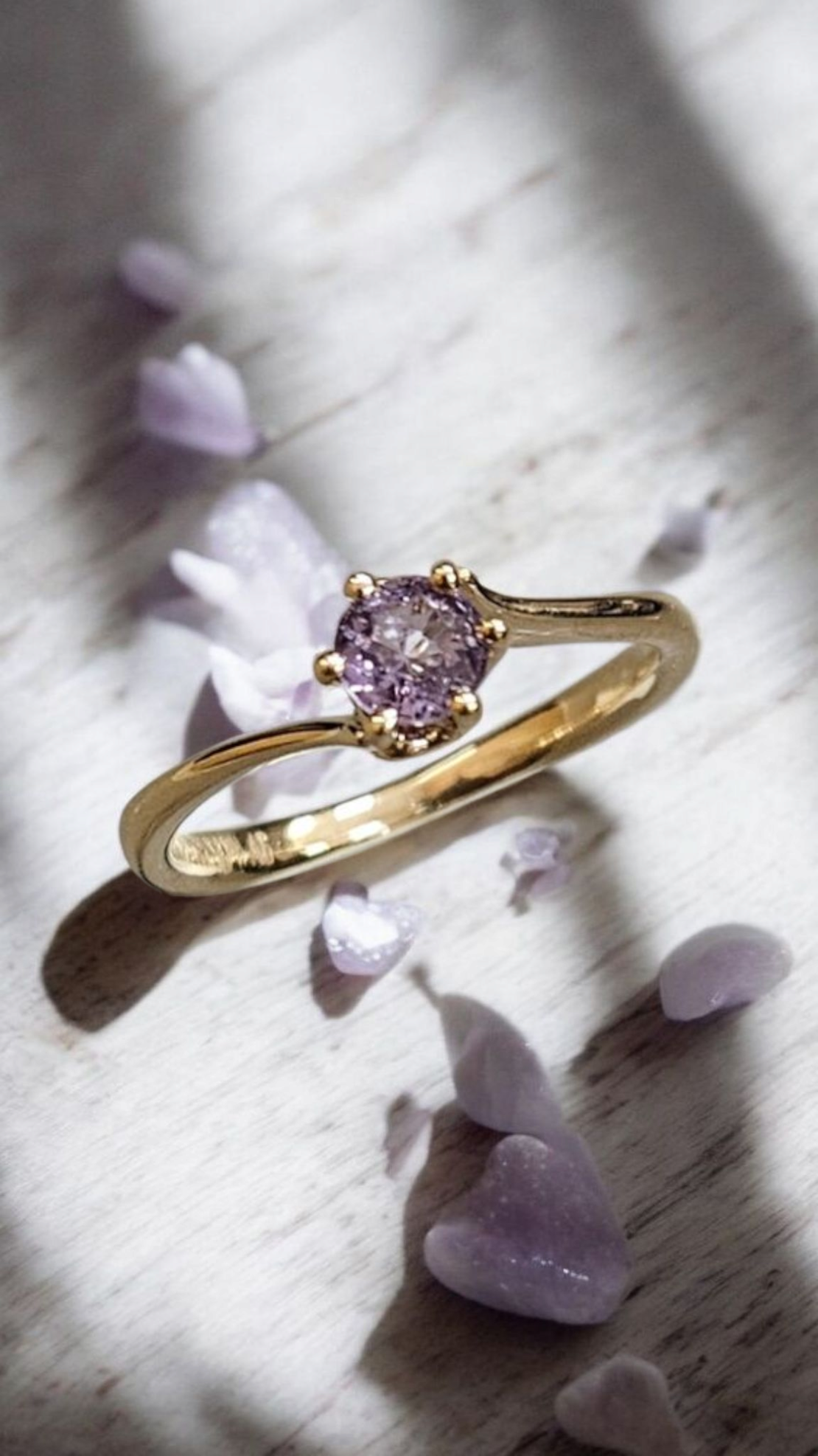 Златен пръстен с природен ( нетретиран сапфир)