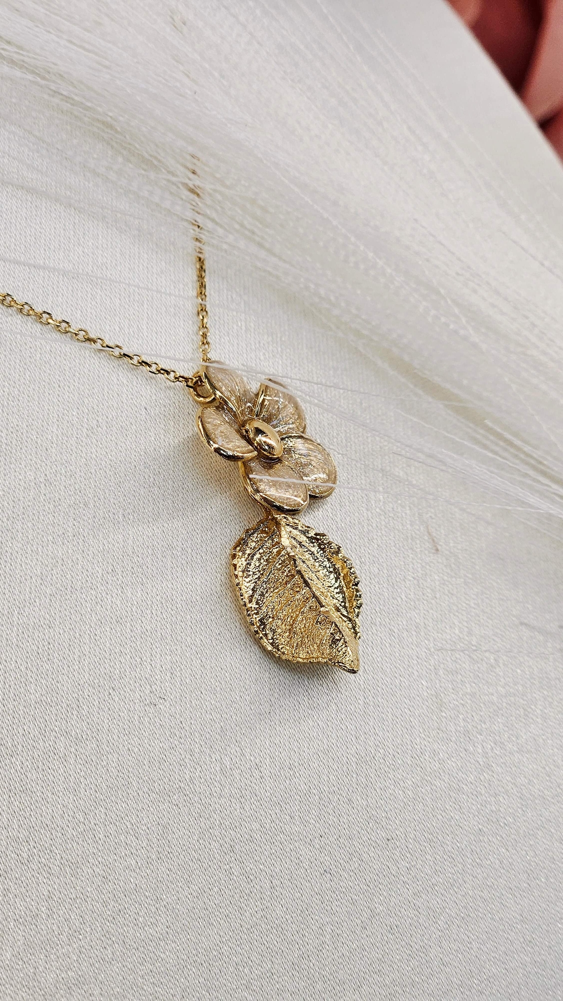 Златно колие  