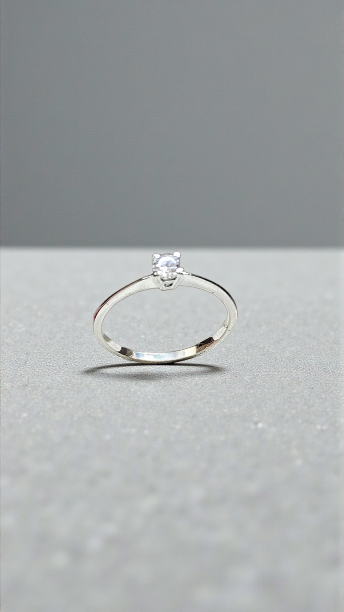 Златен  пръстен от бяло злато с цирконий