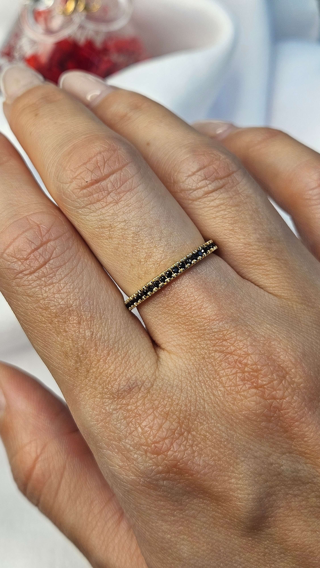 Златен пръстен с черни циркони, тип халка