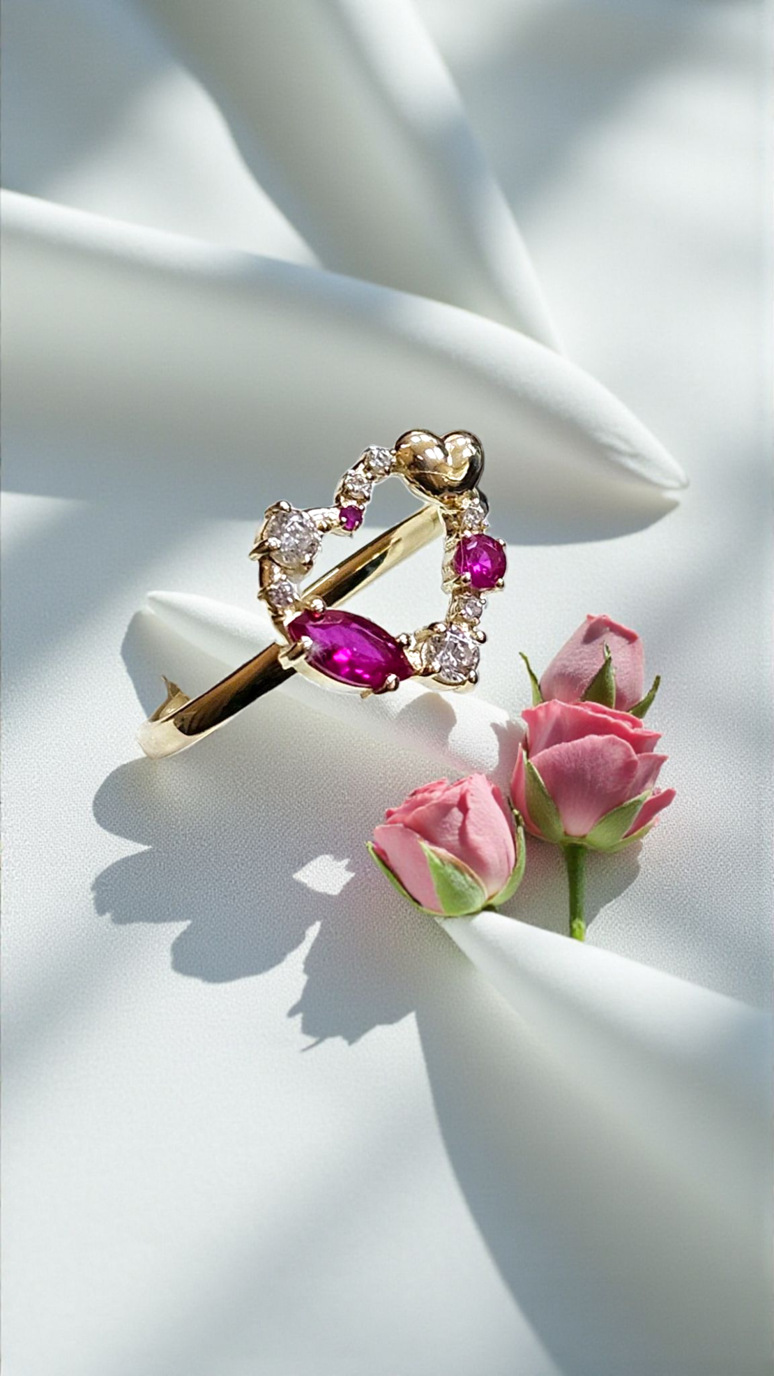 Златен дамски пръстен с цикламенициркони Novello