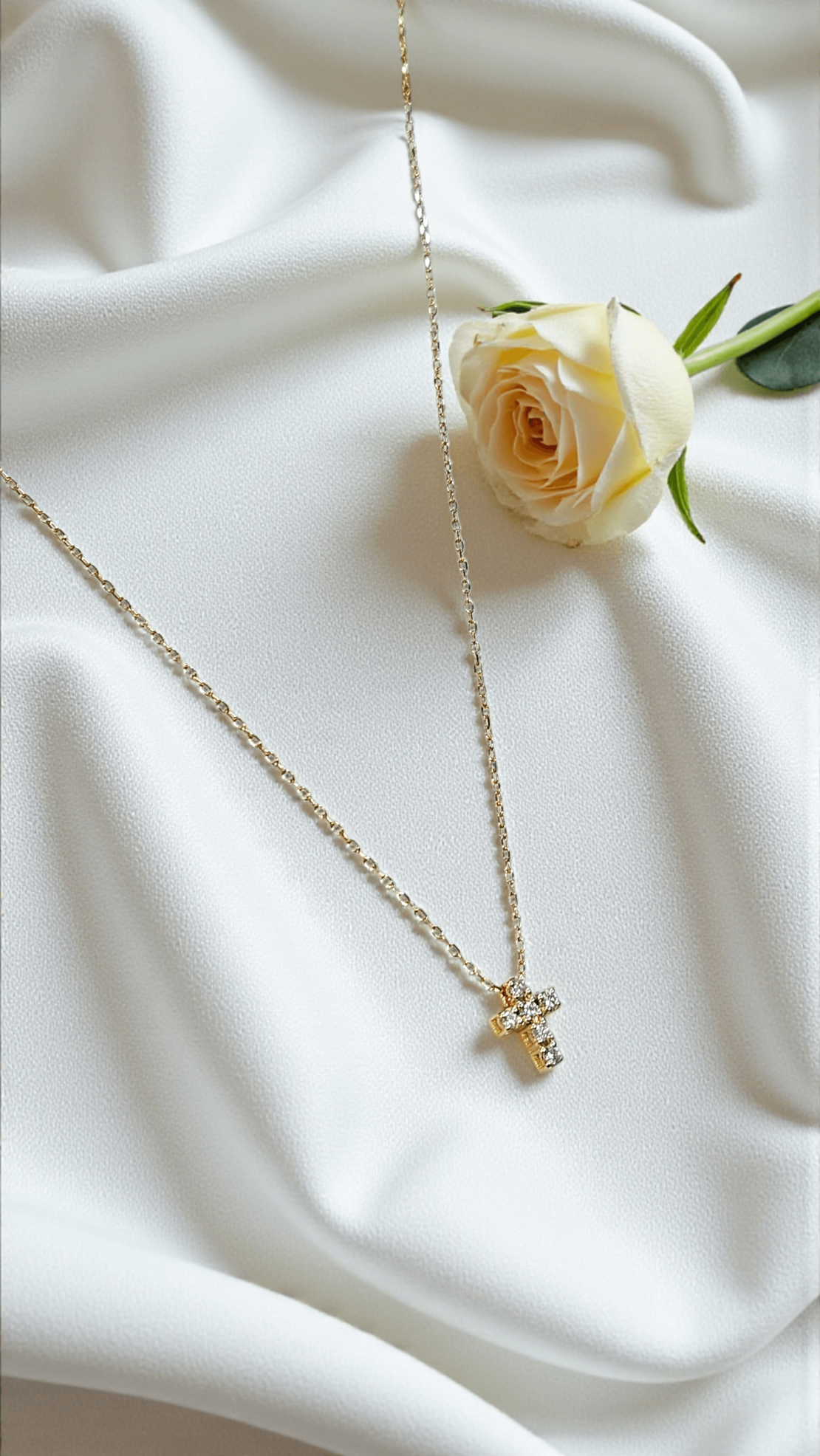 Златно колие с кръстче от 18К злато и диаманти I Gioielli del Sole