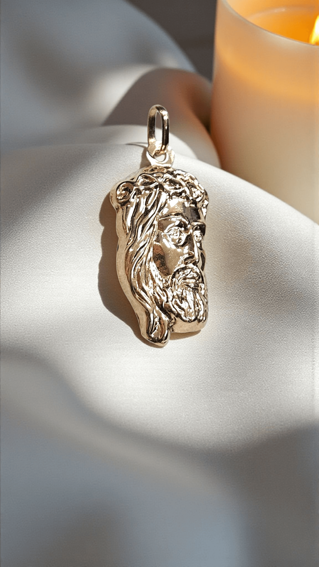 Златен медальон 