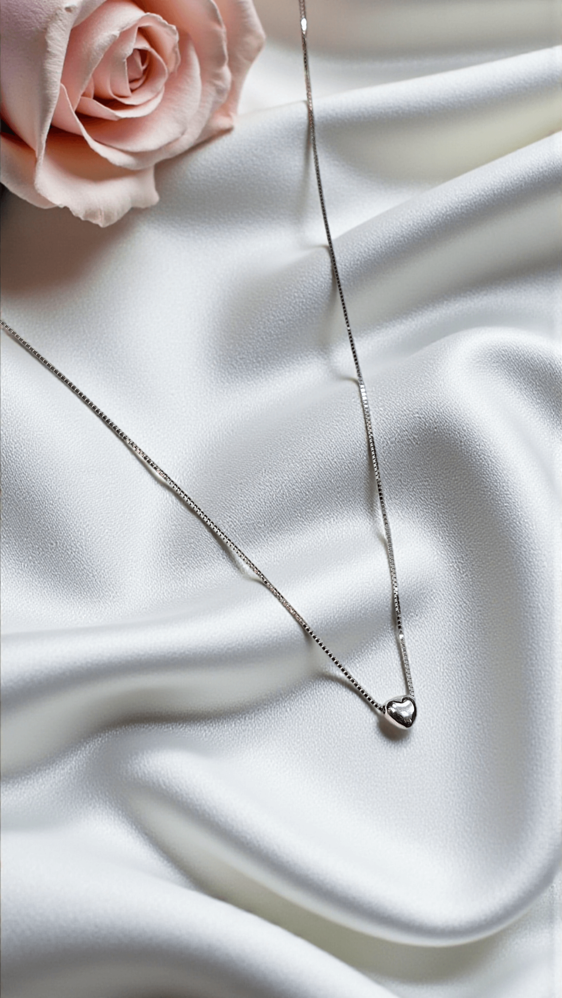 Златно  колие сърце от бяло злато