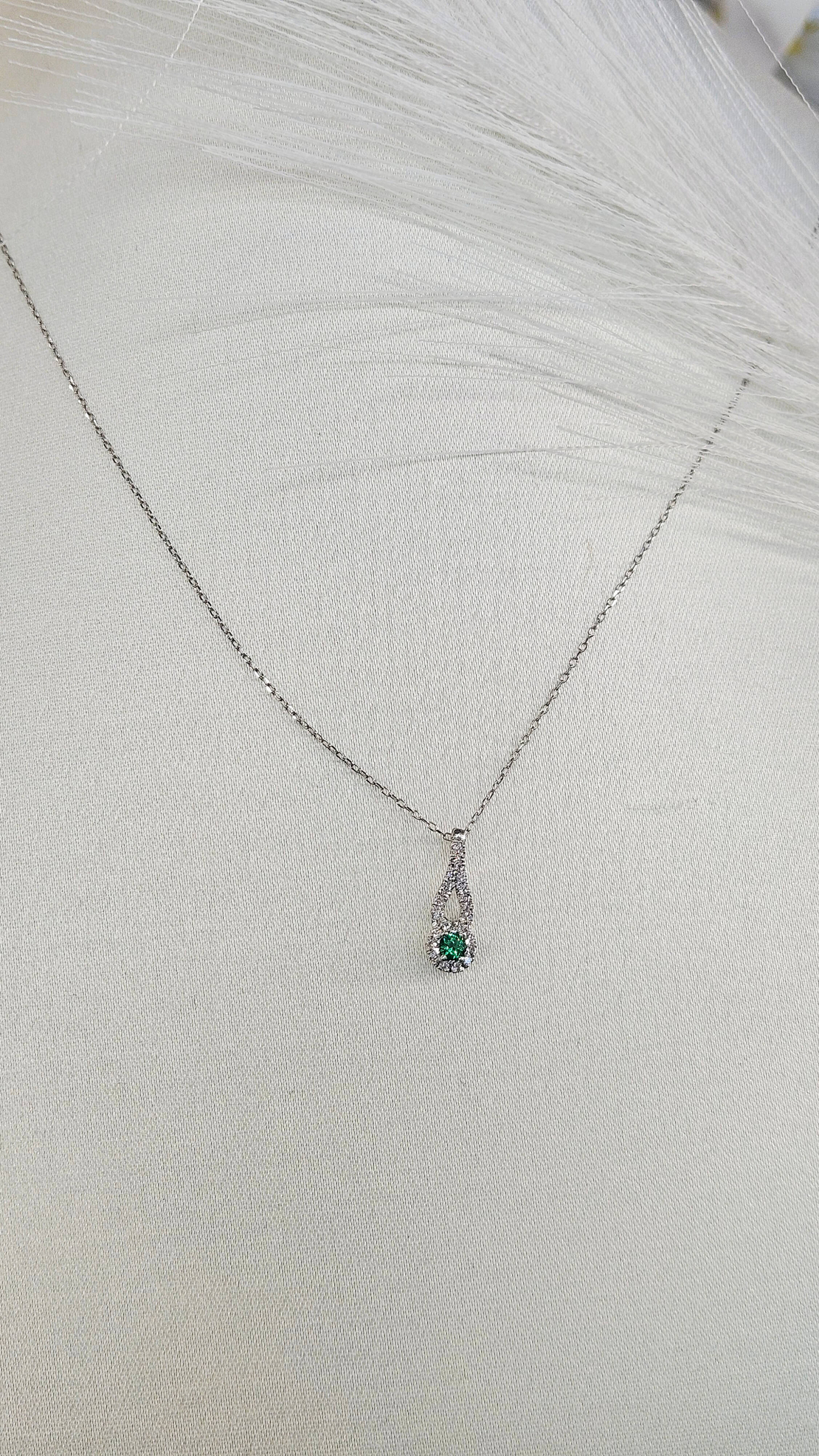 Златно колие с диаманти и изумруд I Gioielli del Sole