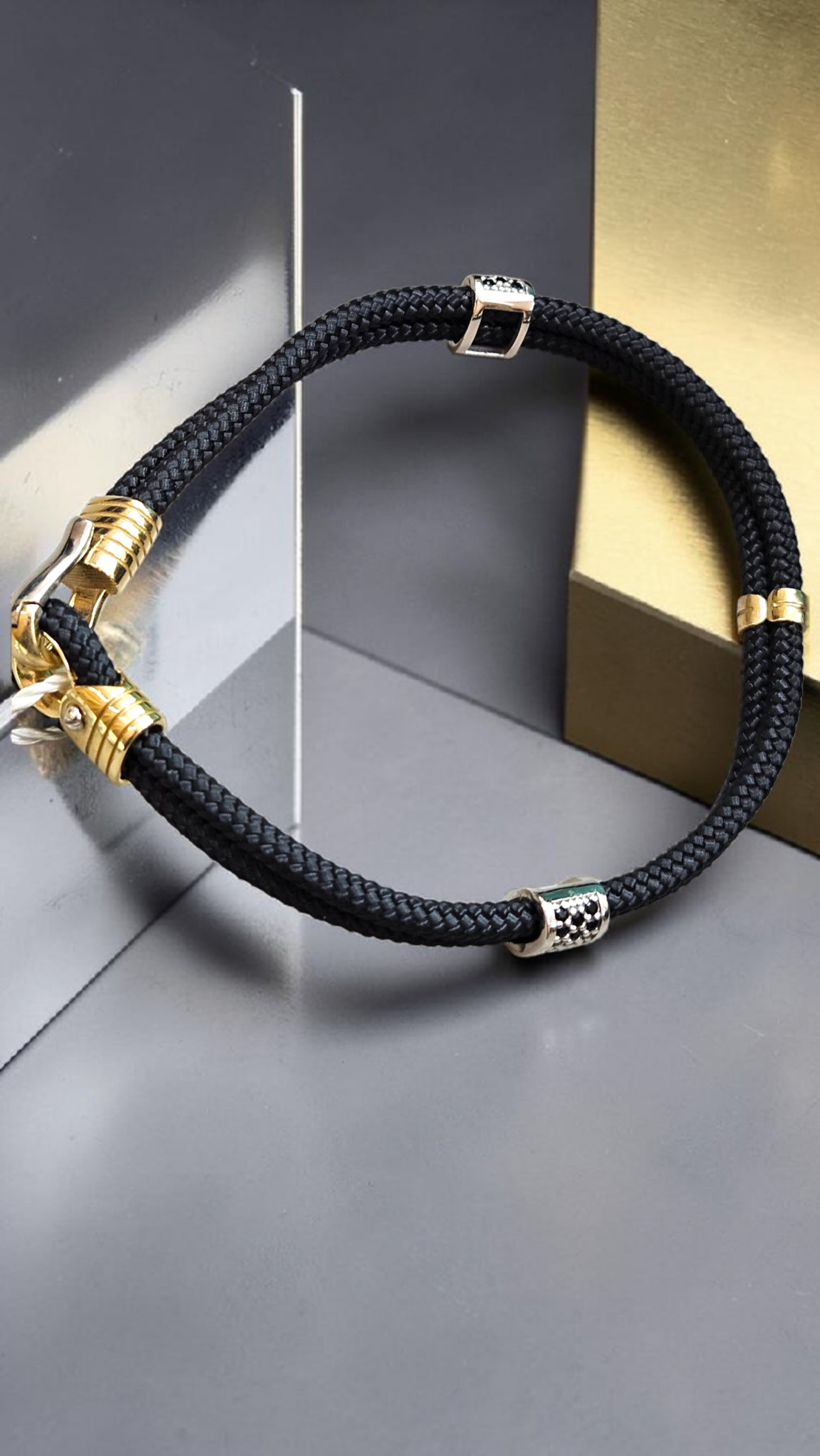 Гривна  на въже със златни елементи