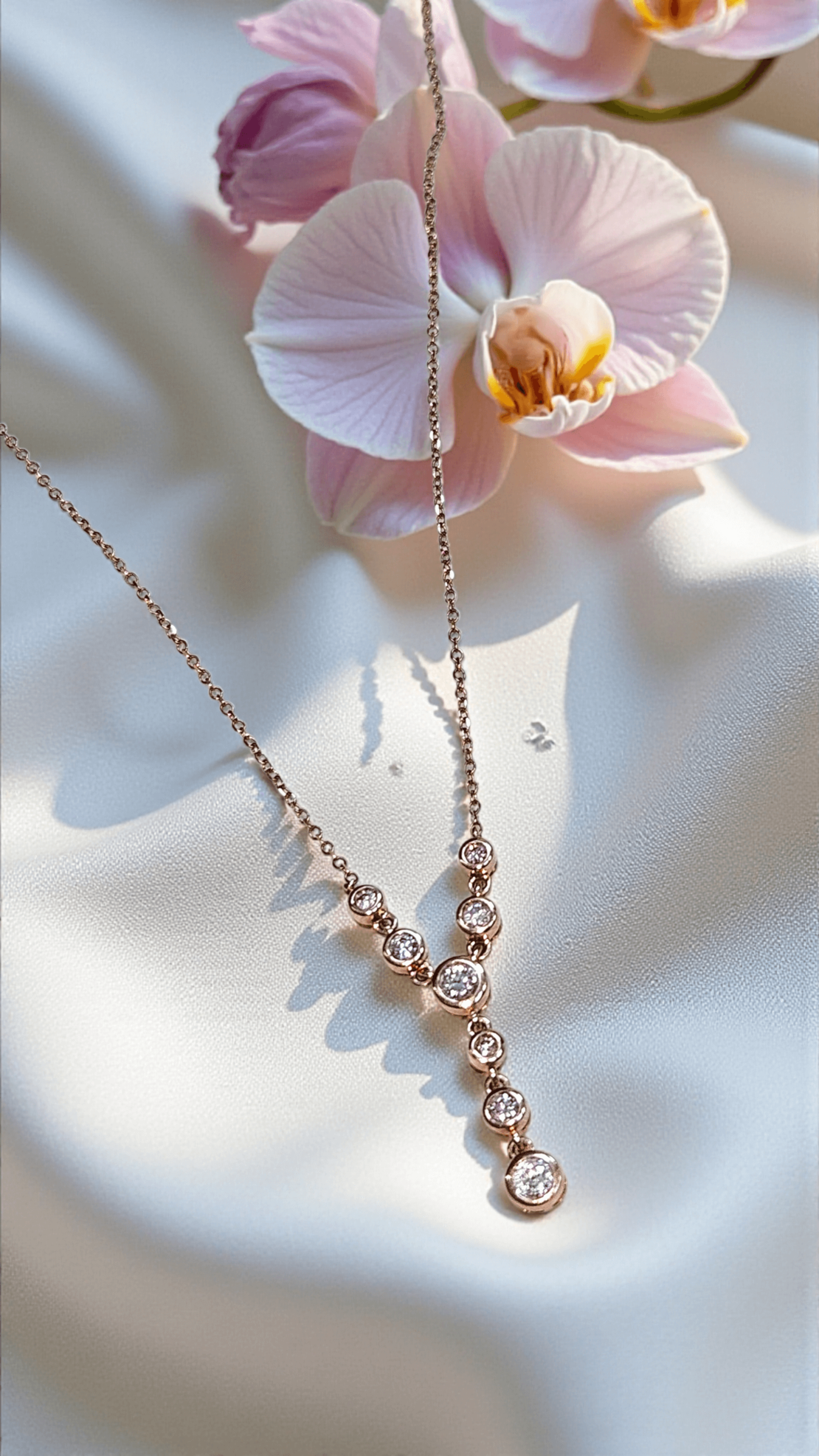 Златно колие от розово злато с диамант  