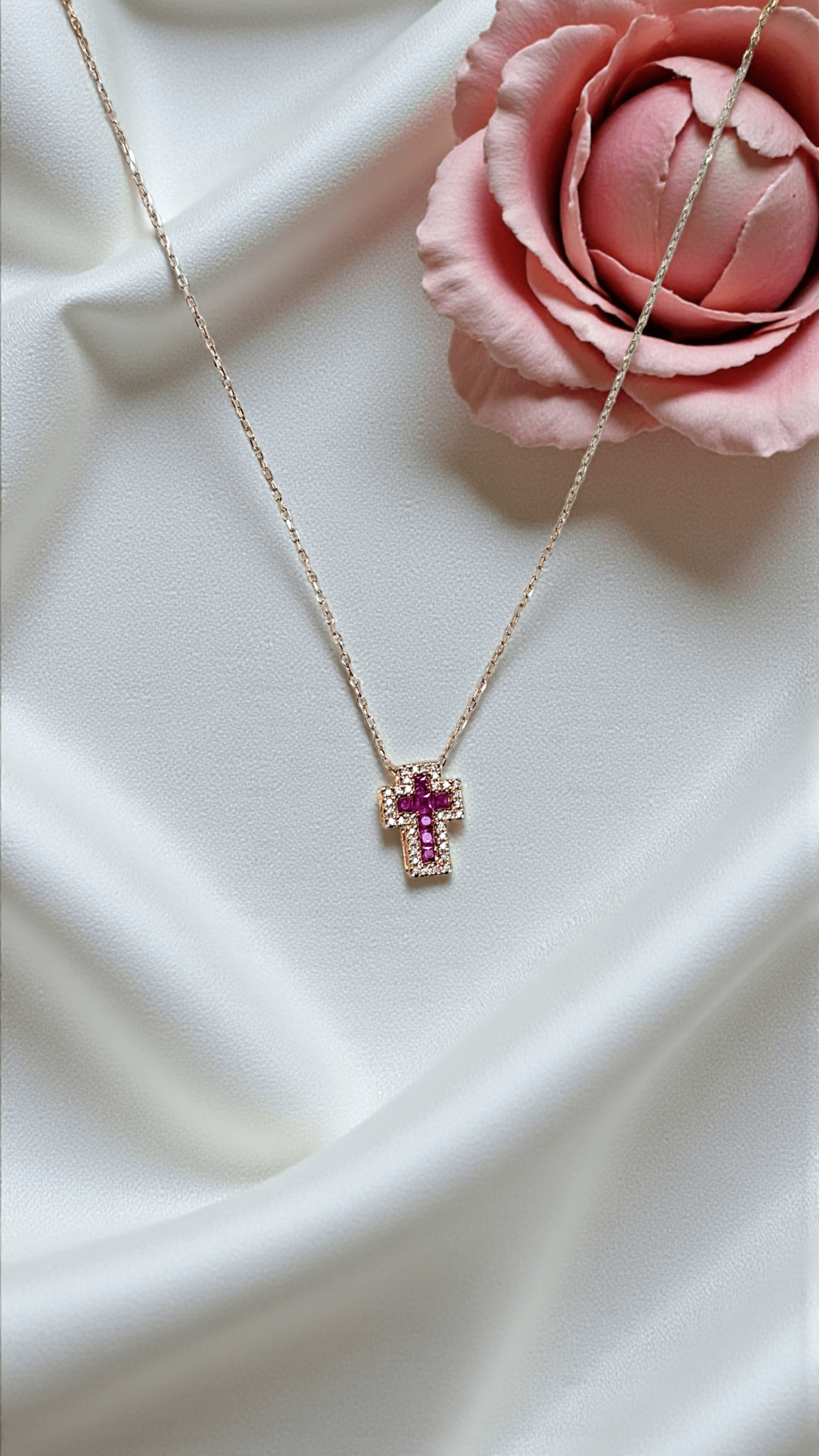 Златно колие с кръст от 18К злато, рубини и диаманти I Gioielli del Sole