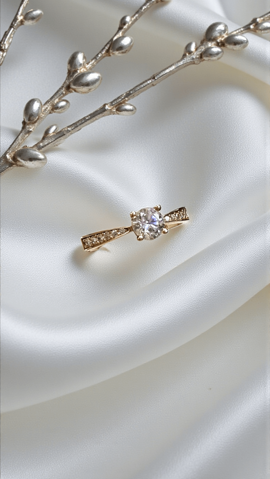 Златен пръстен с циркони