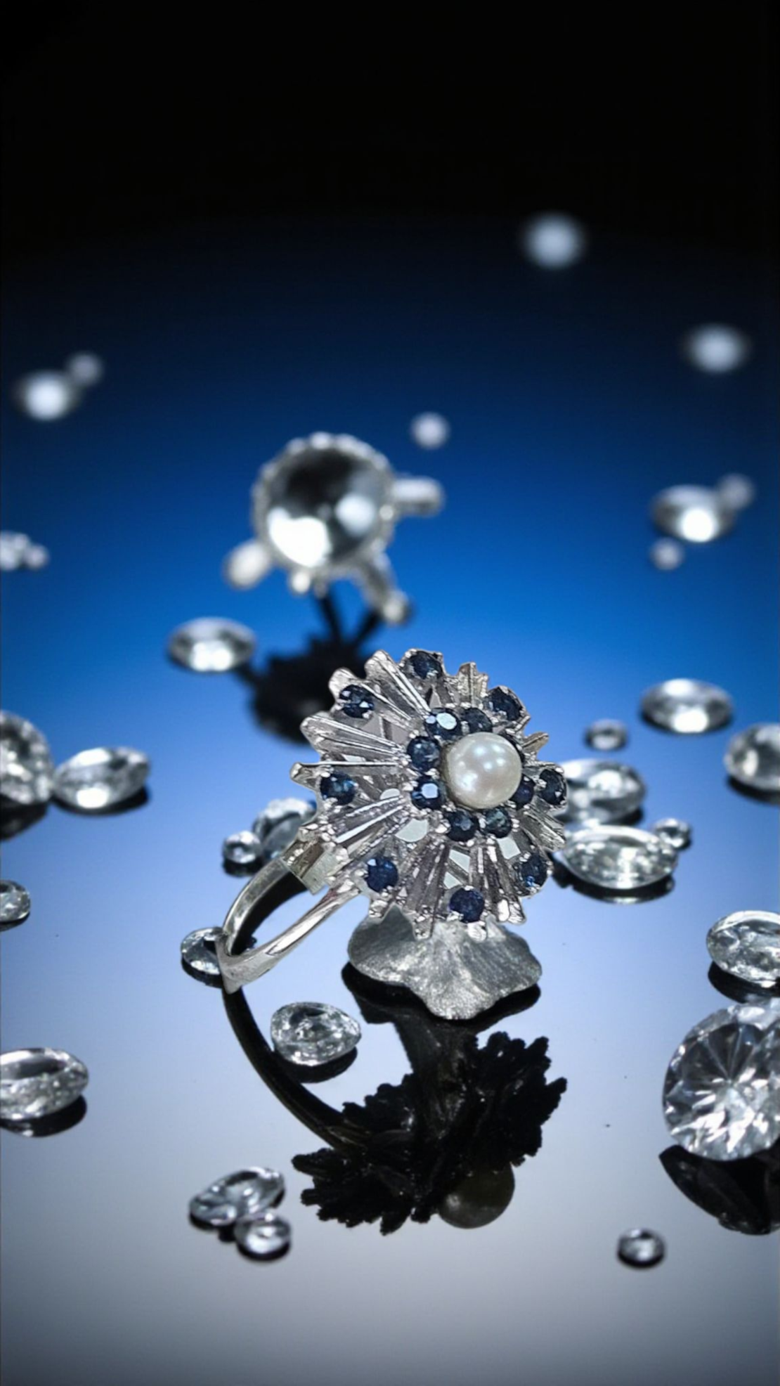 Златен пръстен със сапфири и перла