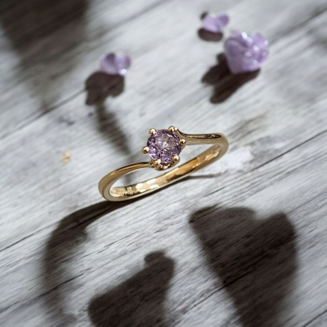 Златен пръстен с природен ( нетретиран сапфир)