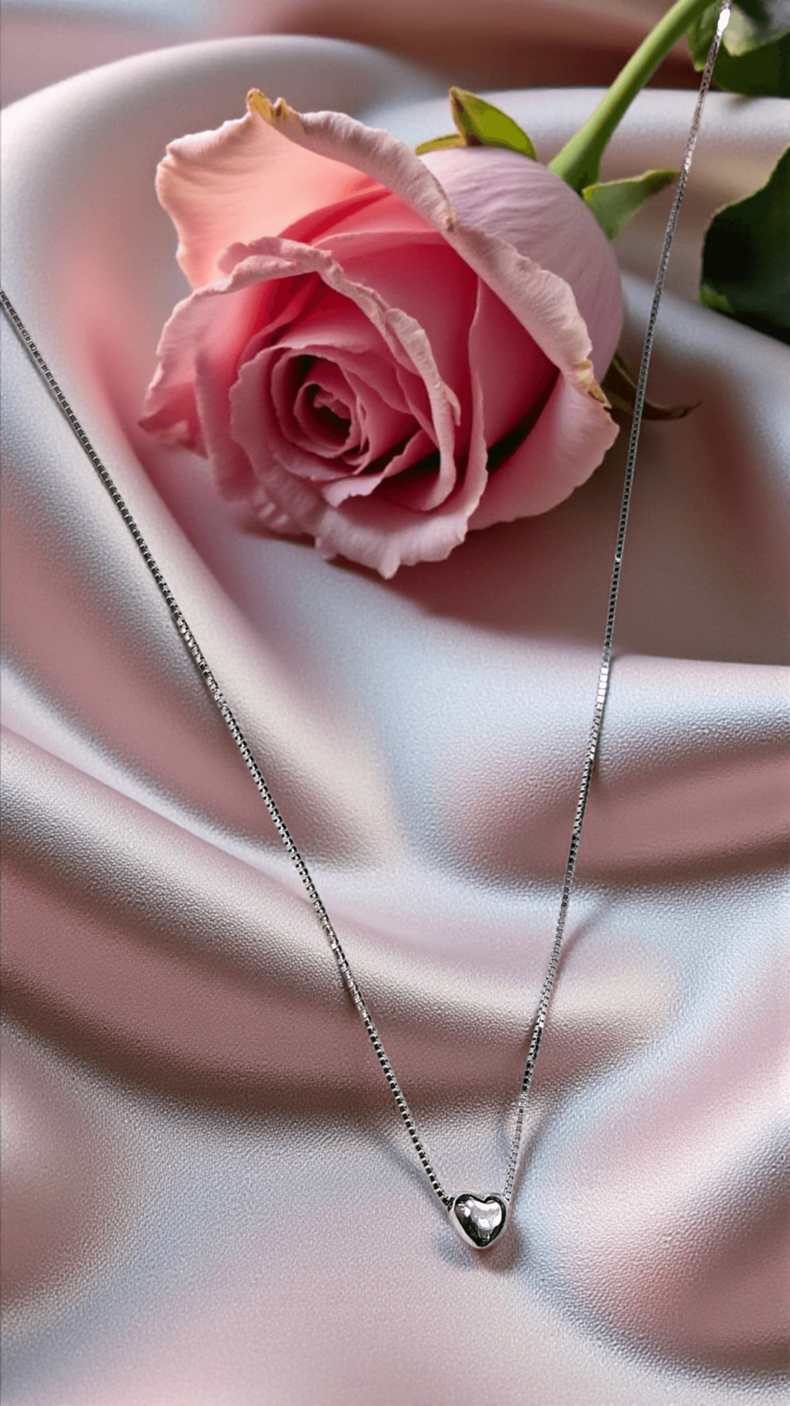 Златно  колие сърце от бяло злато