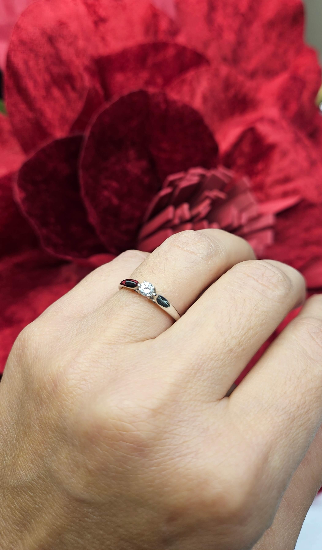 Златен пръстен от бяло злато с ДиамантНежен Обет