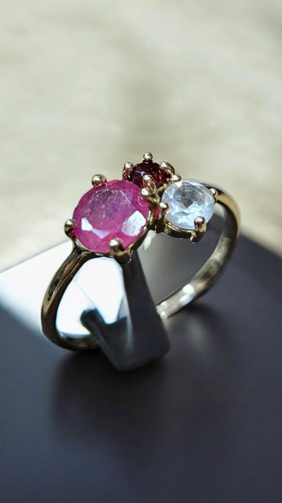 Златен комплект с рубин и планински криснал