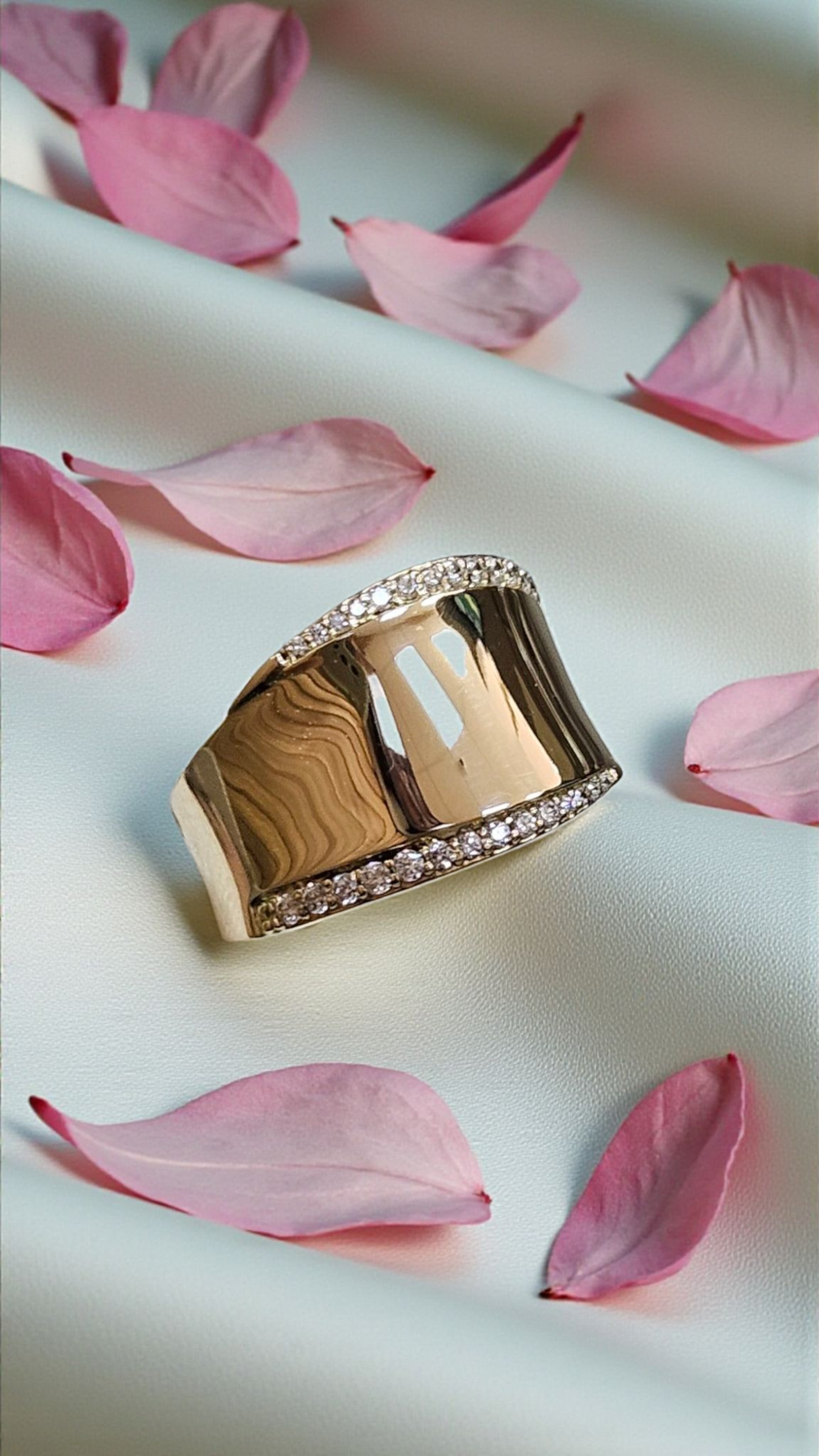 Златен пръстен с циркони