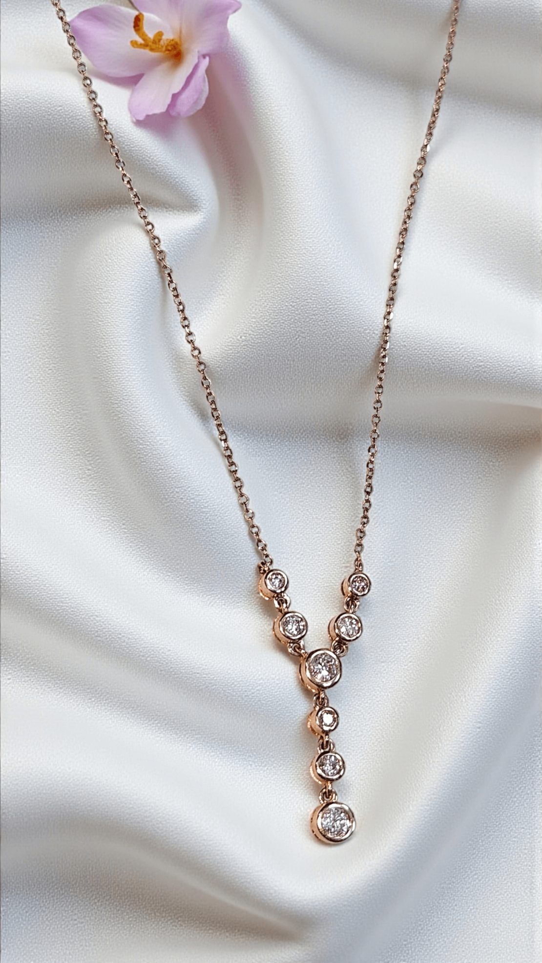 Златно колие от розово злато с диамант  