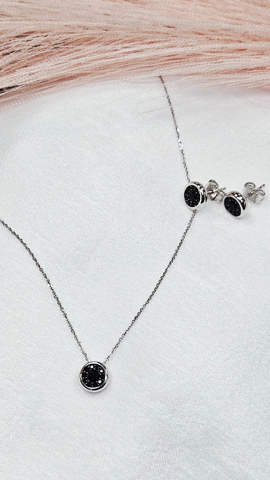 Комплект от бяло злато с черни циркони 