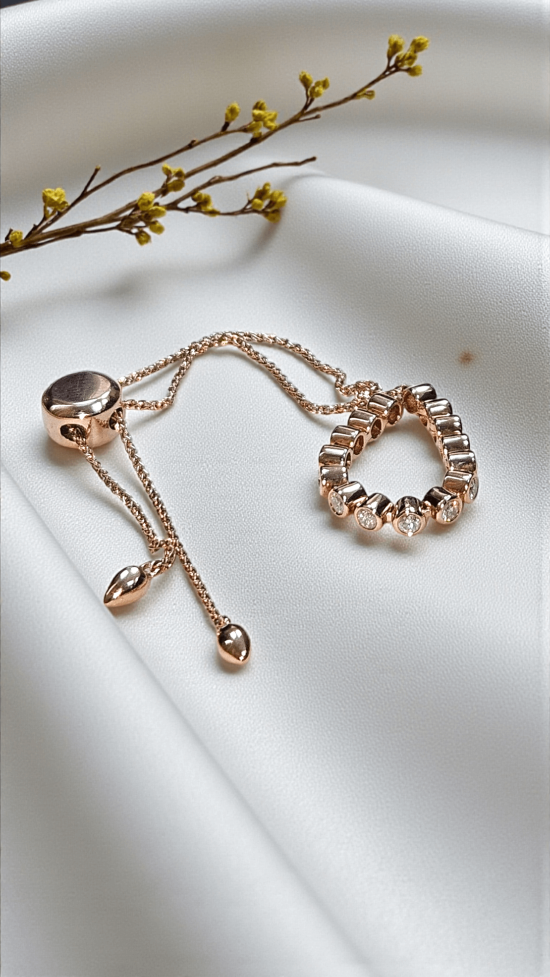 Гривна от розово злато и диаманти