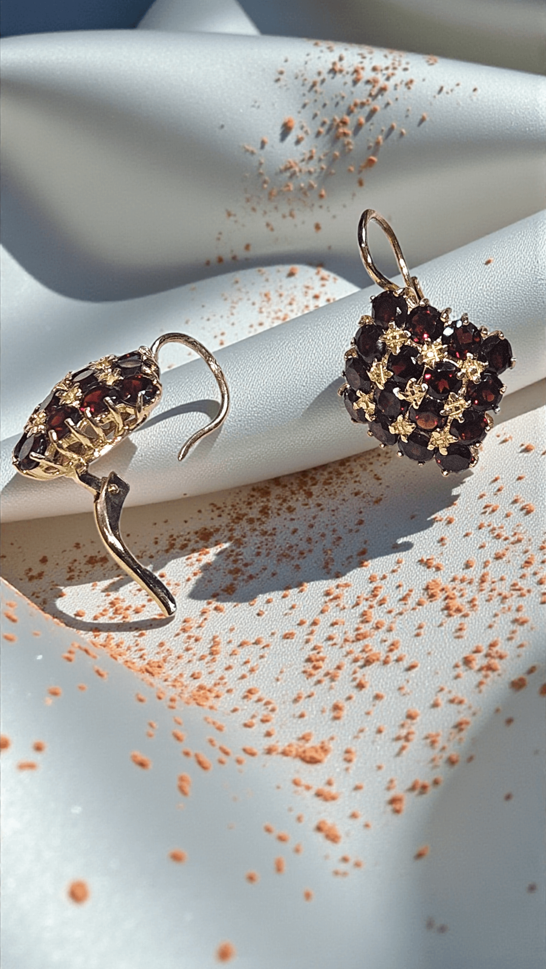 Златни обеци с Гранати