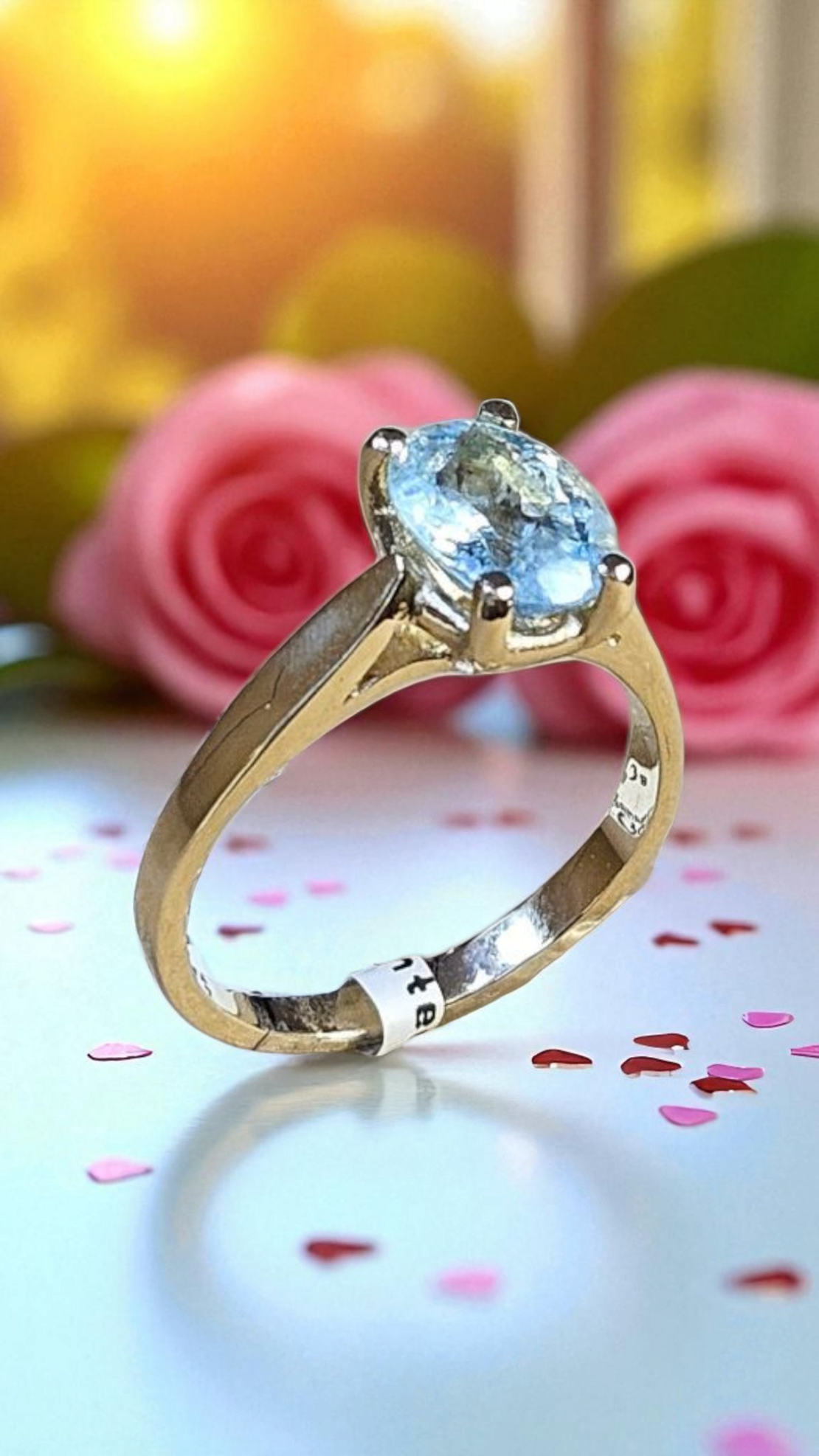 Златен пръстен с Аквамарин