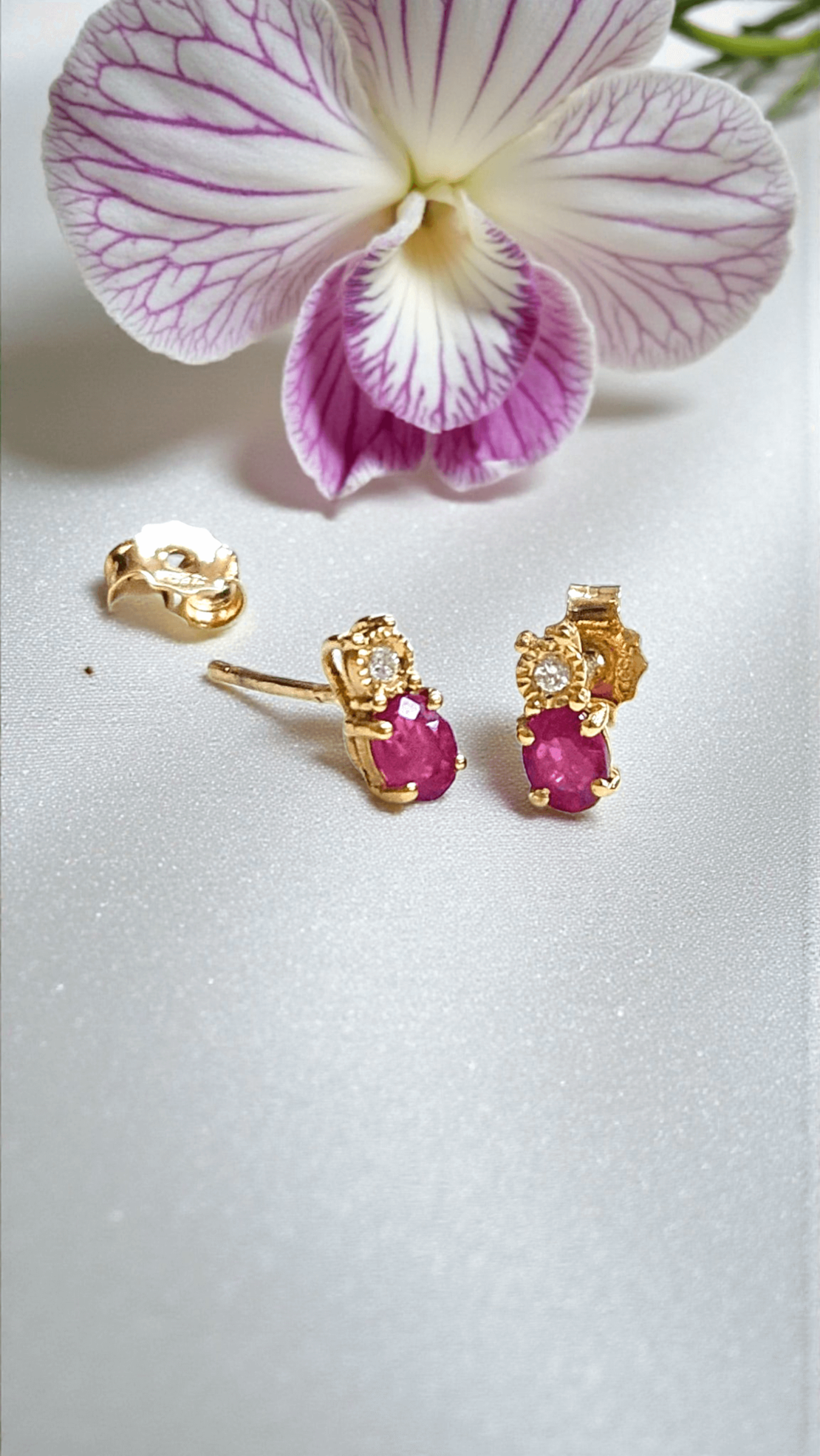 Златни обеци с диаманти и рубини I GIOIELLI DEL SOLE