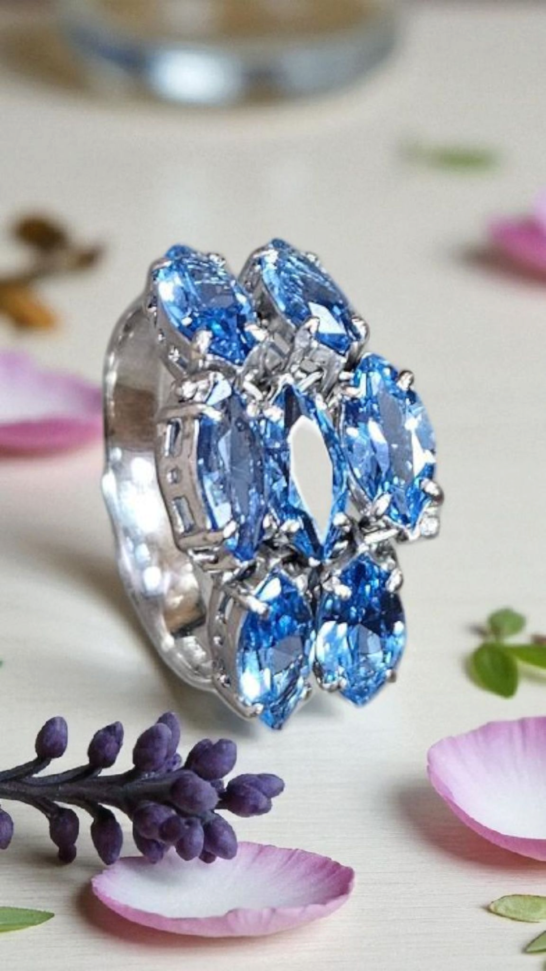 Златен пръстен с екзотичен Кварц