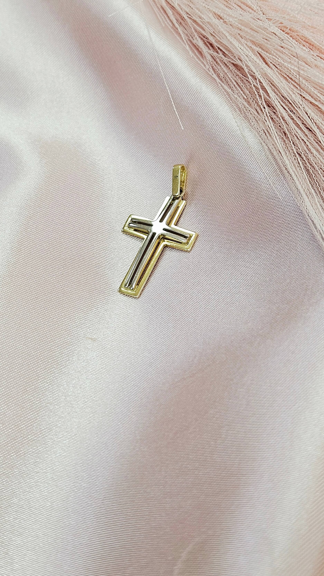 Златен кръст от бяло и жълто злато