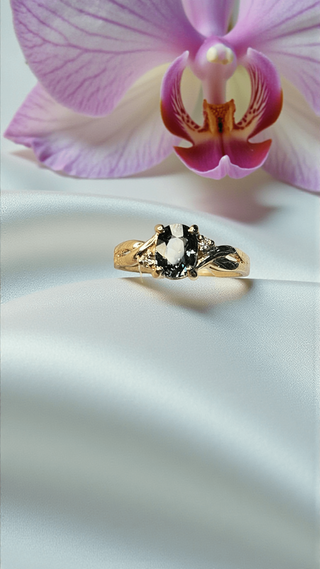 Златен пръстен със Сапфир и Диаманти Verde Imperiale