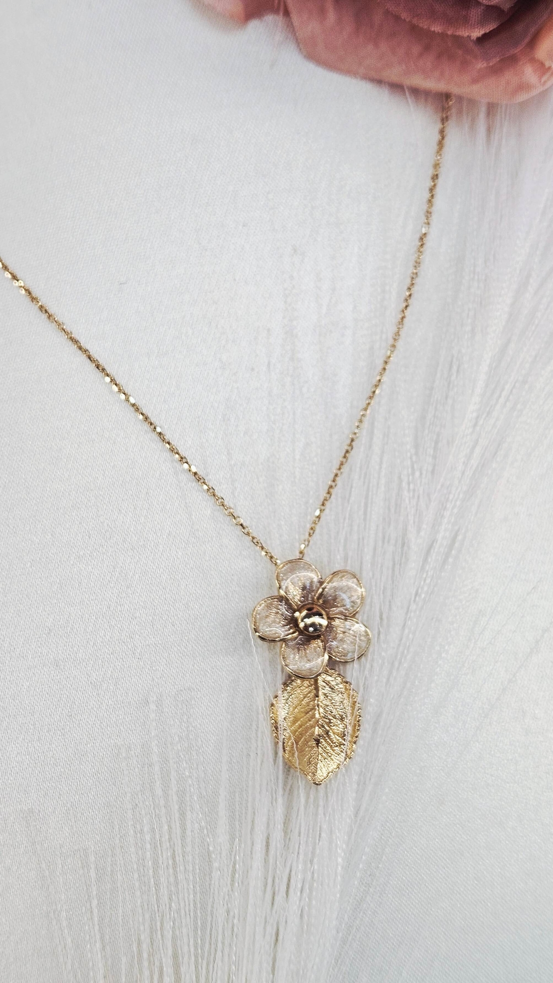 Златно колие  